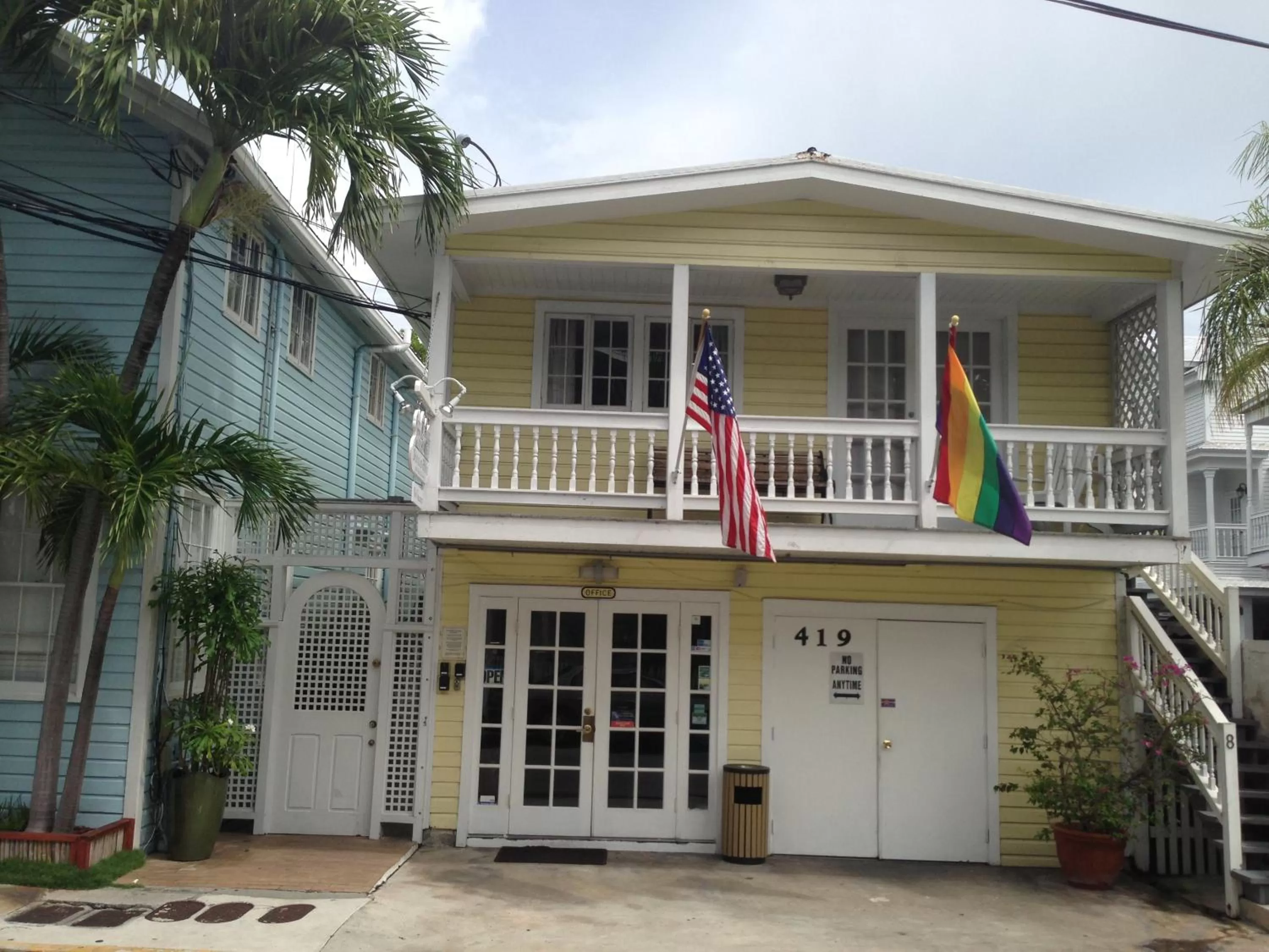 Facade/entrance in Douglas House