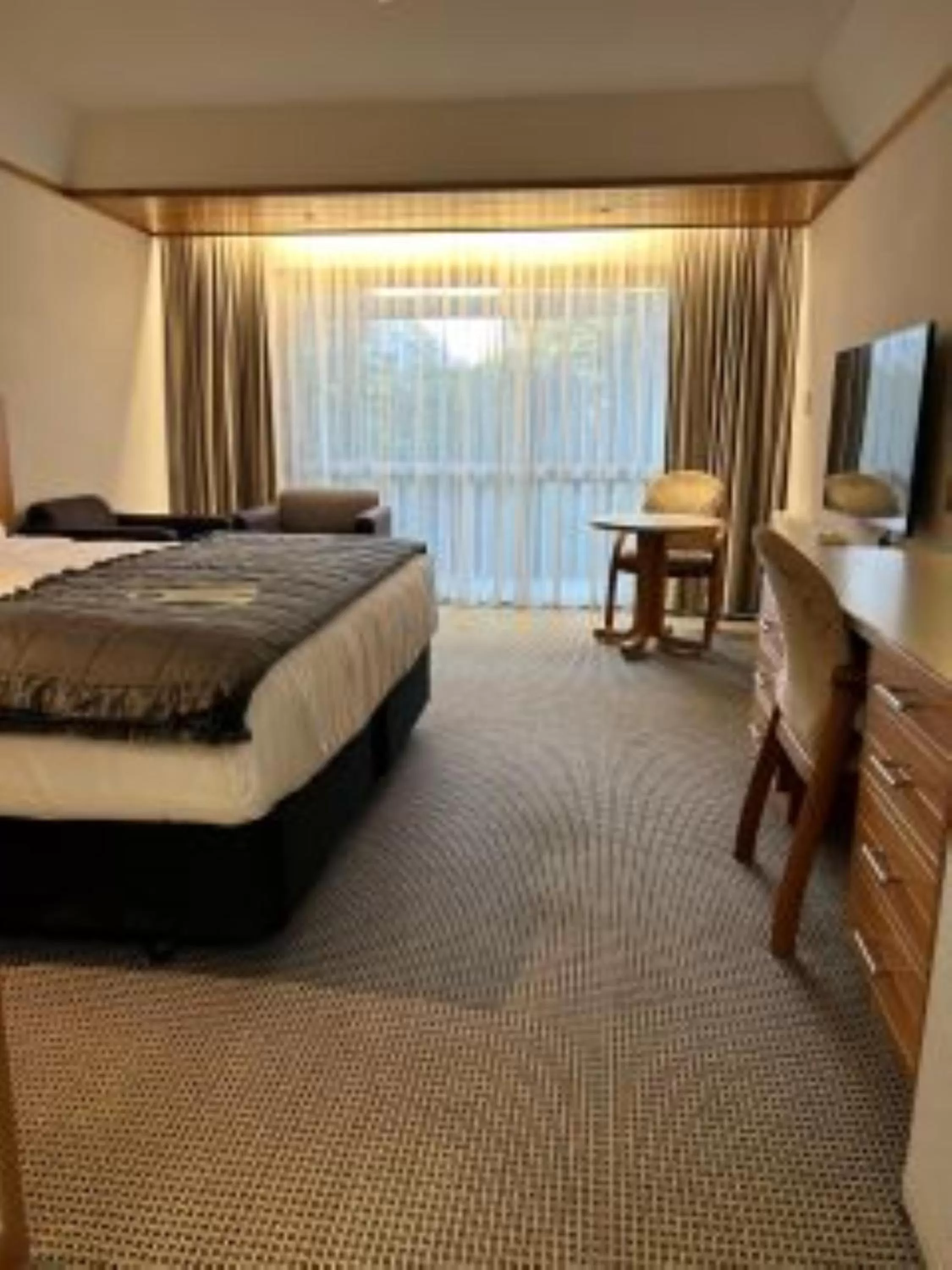 hair dresser, Bed in Commodore Airport Hotel Christchurch