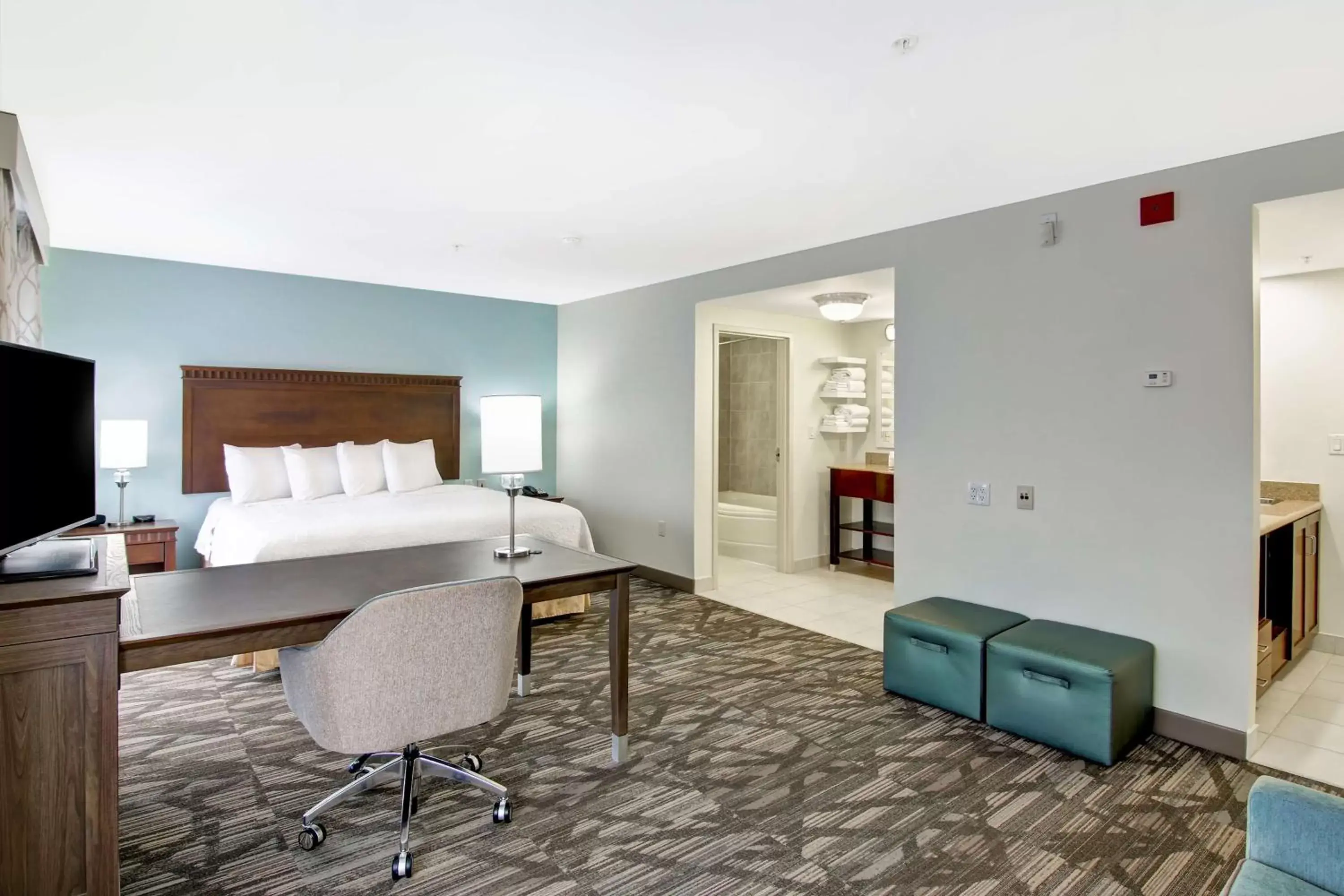 Bedroom, Bed in Hampton Inn & Suites Saint John