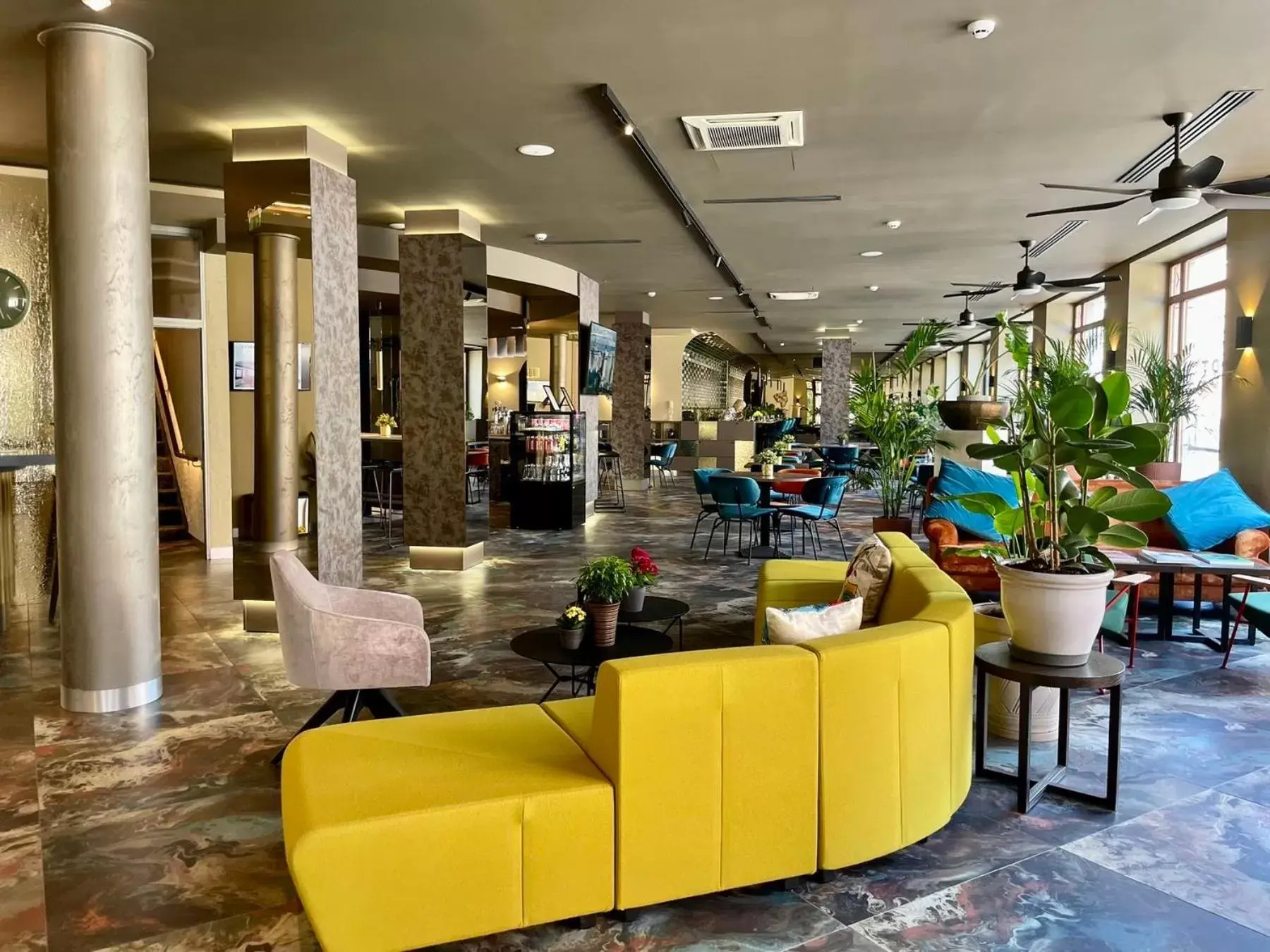 Restaurant/places to eat, Lobby/Reception in Conti Hotel