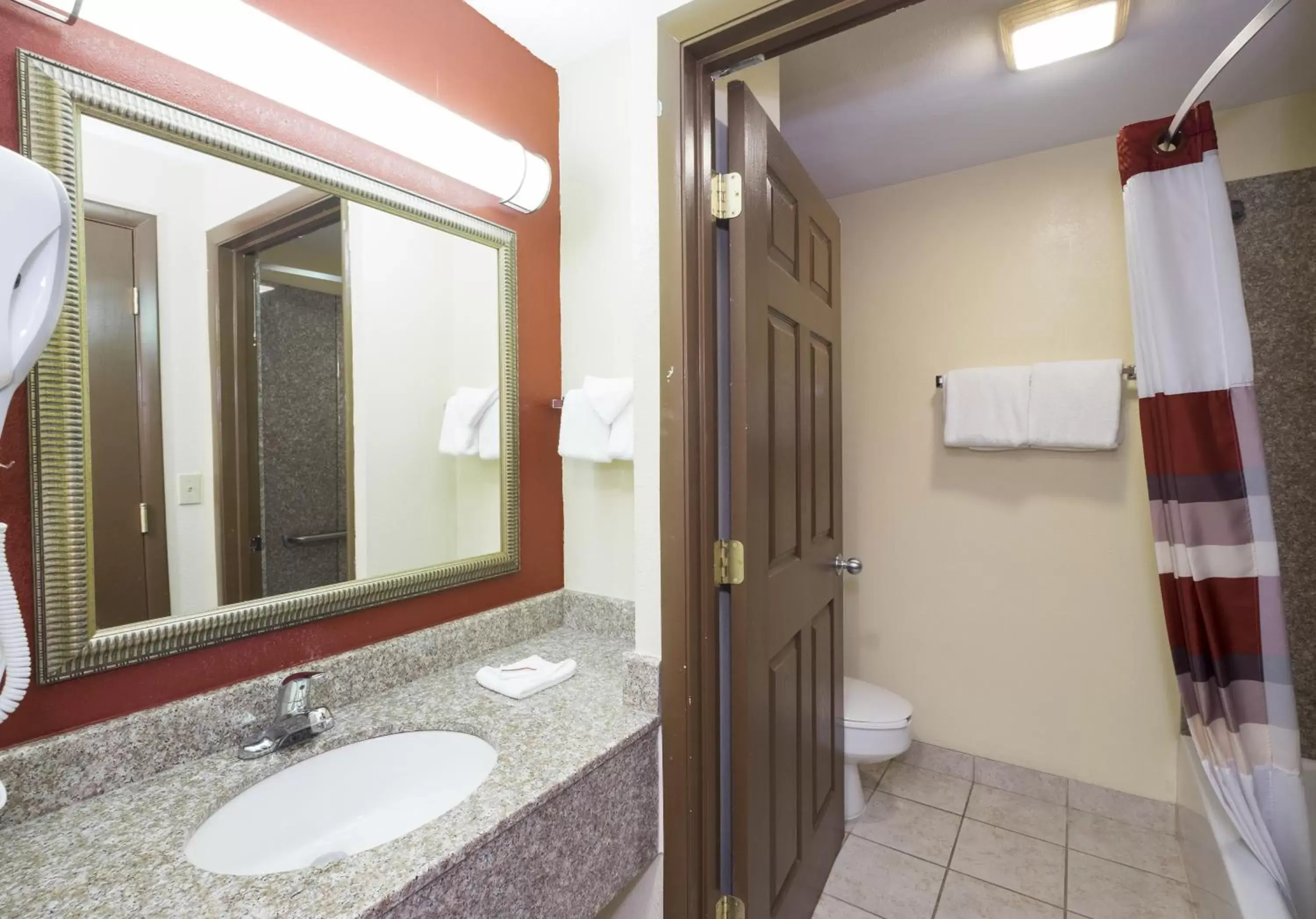 Photo of the whole room, Bathroom in Red Roof Inn & Suites Cincinnati North-Mason