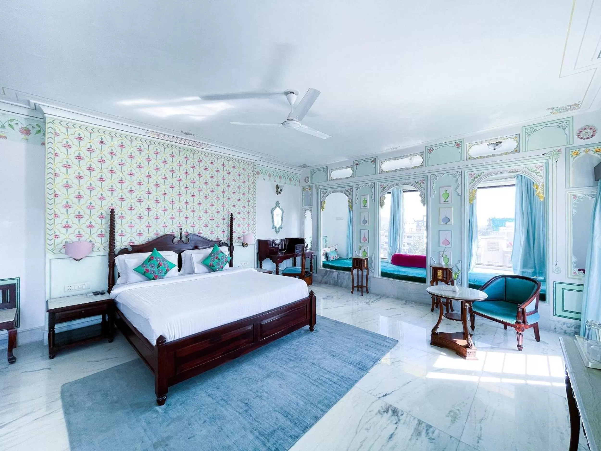 Photo of the whole room, Bed in Amar Kothi