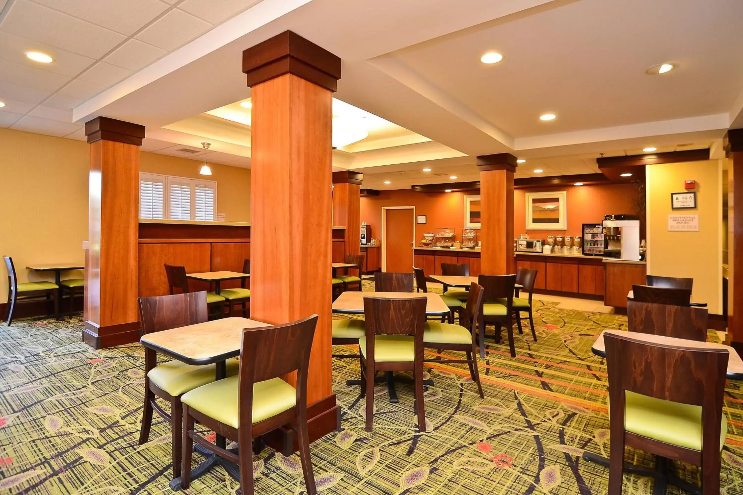 Breakfast, Restaurant/Places to Eat in Fairfield Inn & Suites Cherokee