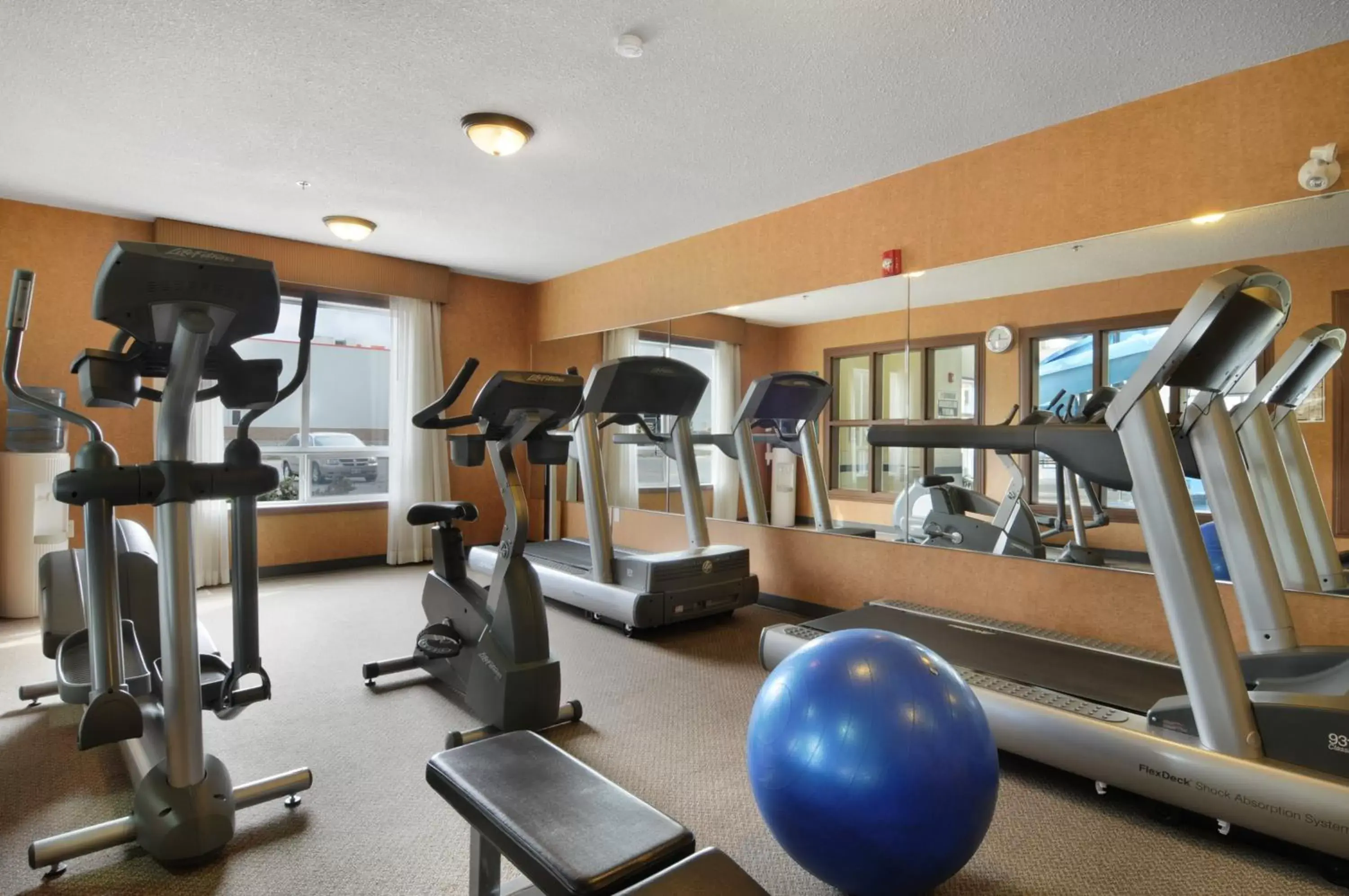 Fitness centre/facilities in Days Inn & Suites by Wyndham Strathmore Fitness centre/facilities in Days Inn & Suites by Wyndham Strathmore