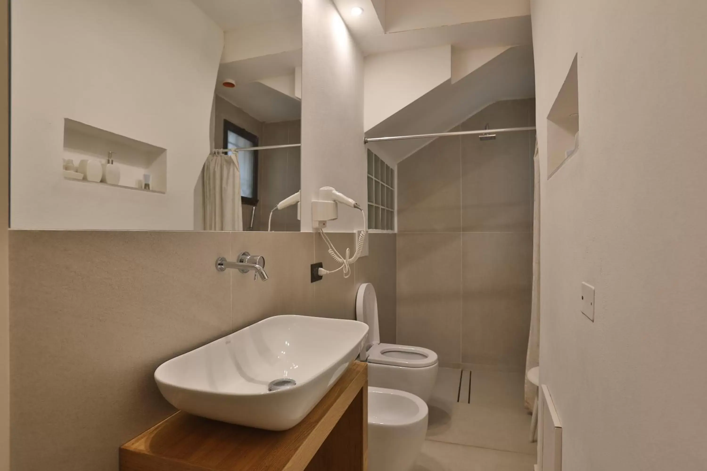 Bathroom in Chiesa Greca - SIT Rooms & Apartments