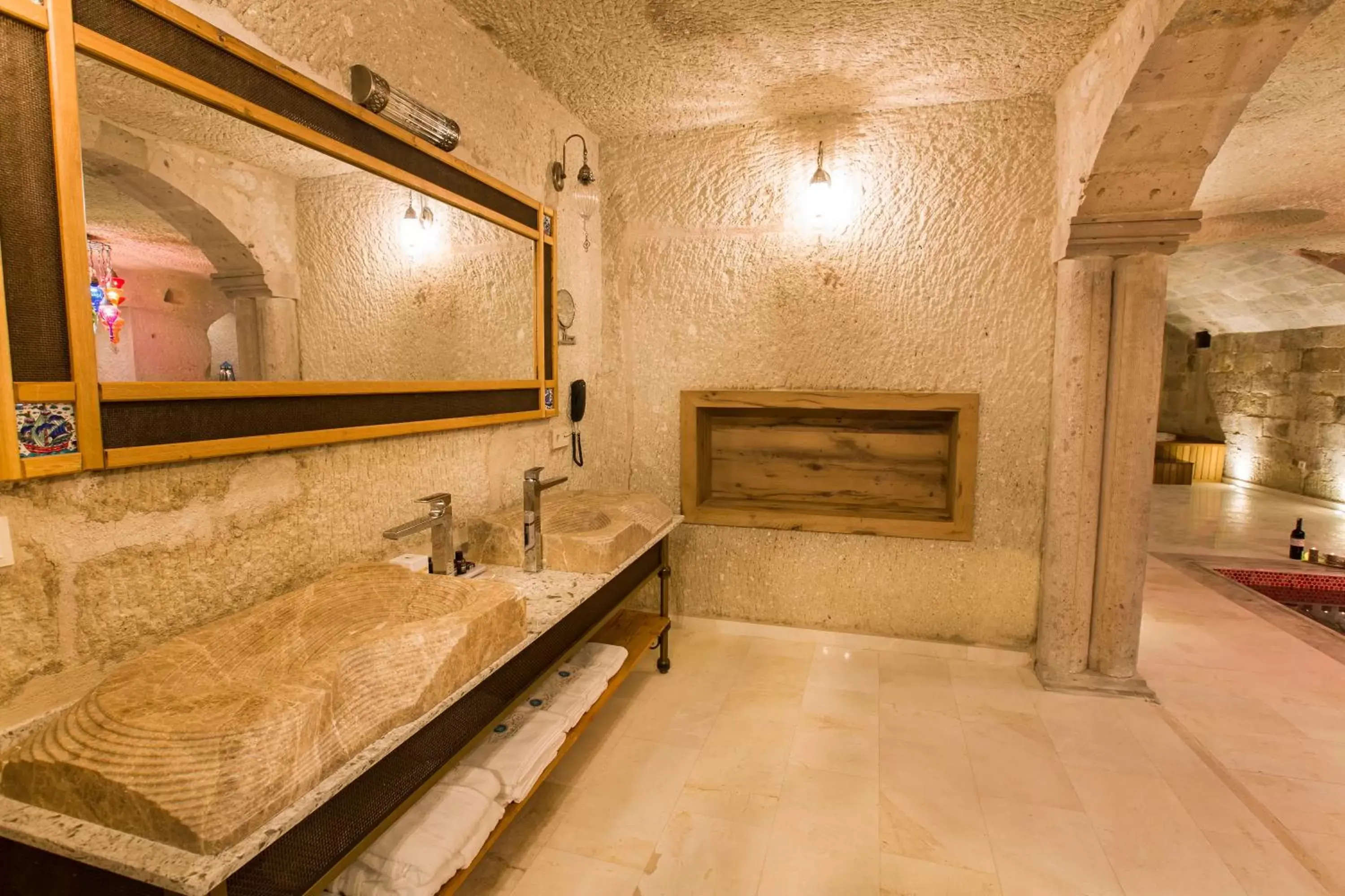 Bathroom in Imperial Cave Suites & Spa
