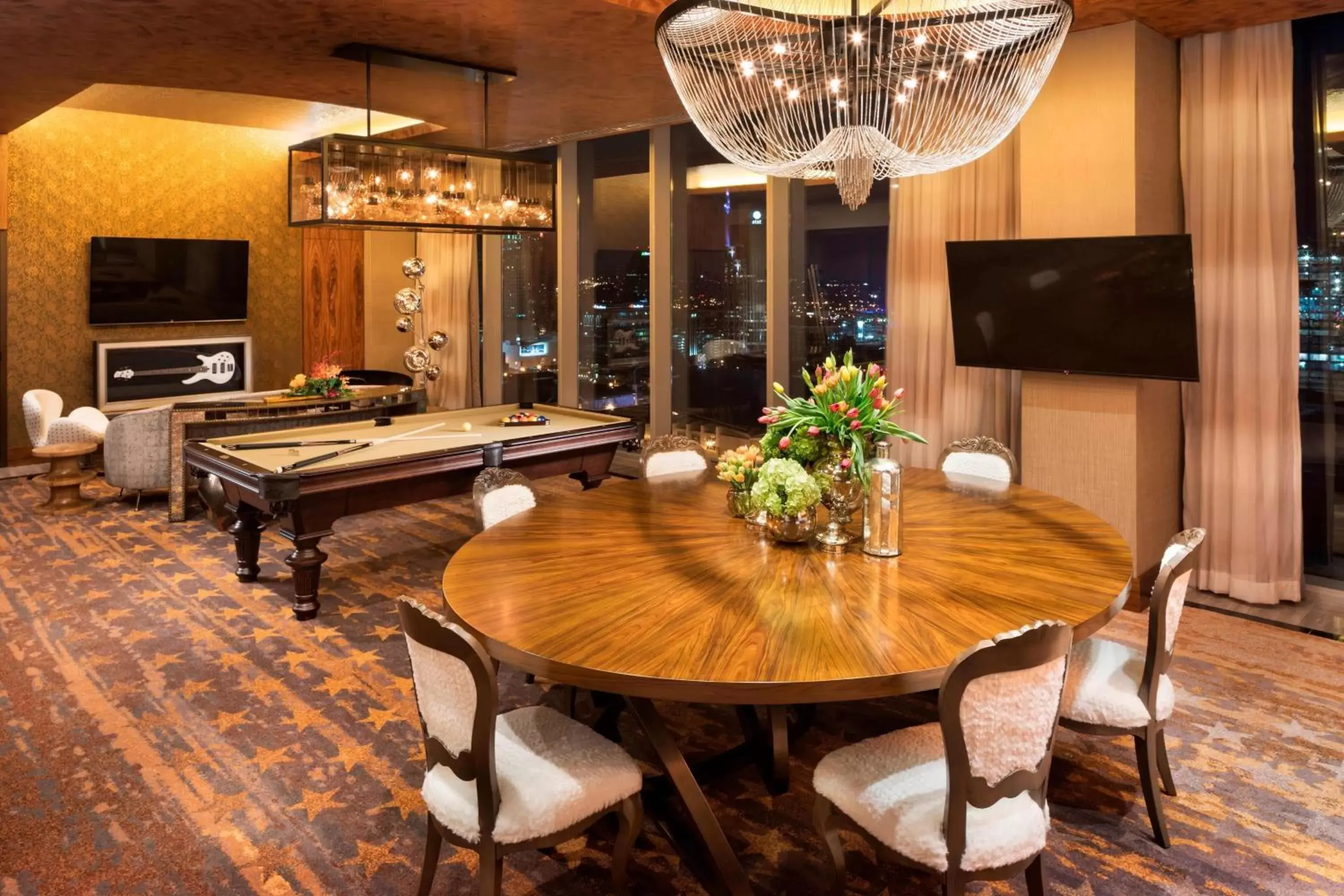 Living room, Billiards in The Westin Nashville