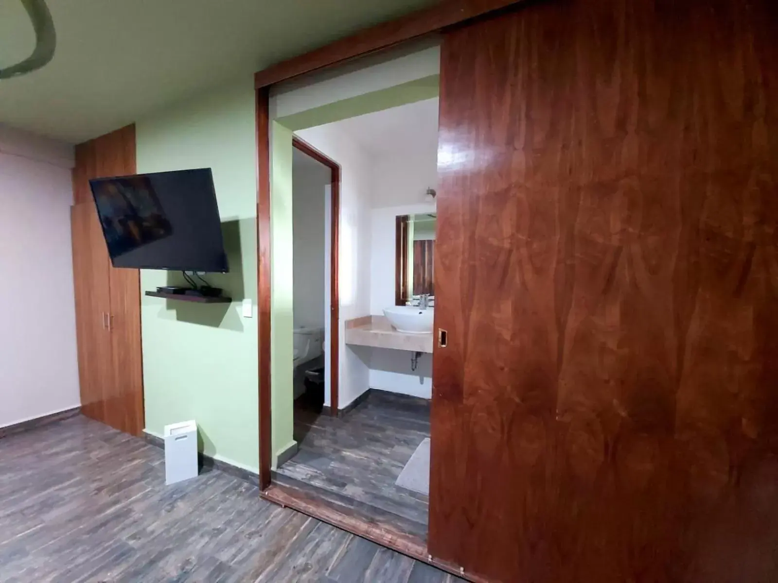 Bathroom, TV/Entertainment Center in Independencia Dos 7 Hotel Boutique