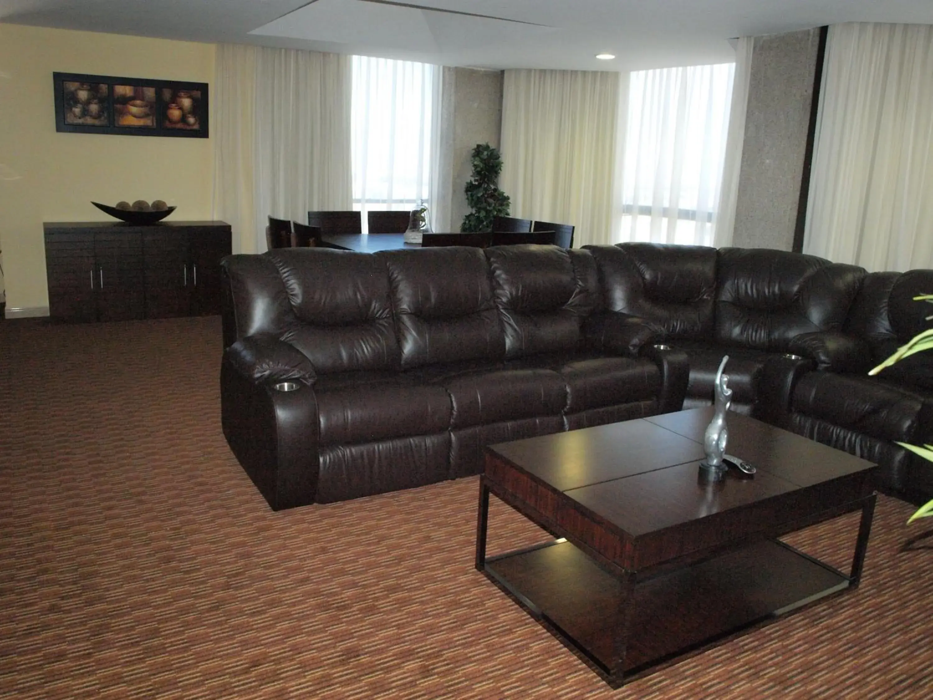 Seating Area in Hotel Real Plaza