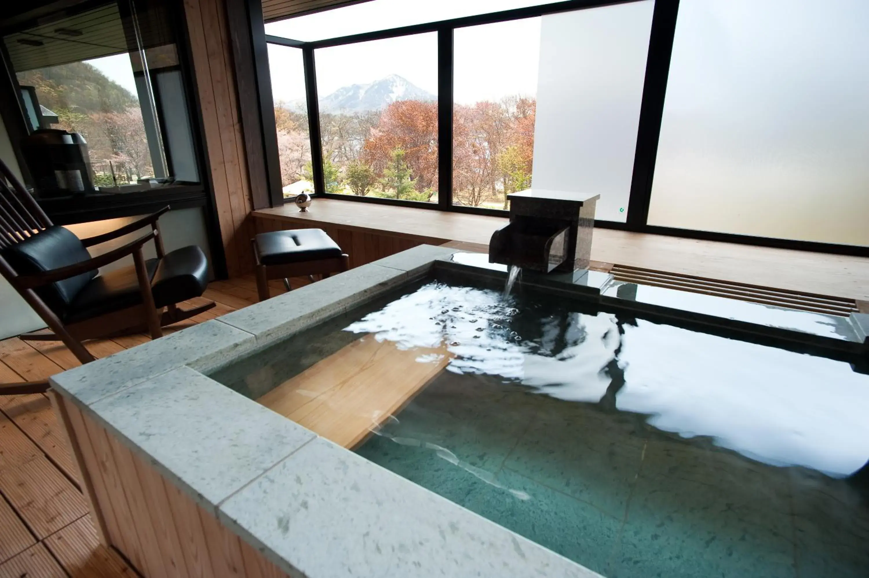 Hot Spring Bath in Lake Shikotsu Tsuruga Resort Spa Mizu no Uta