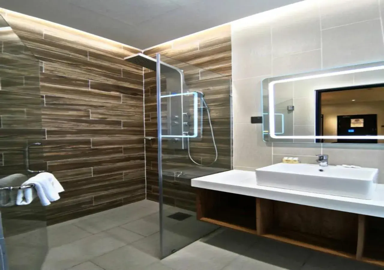 Bathroom in Roxy Hotel Padungan