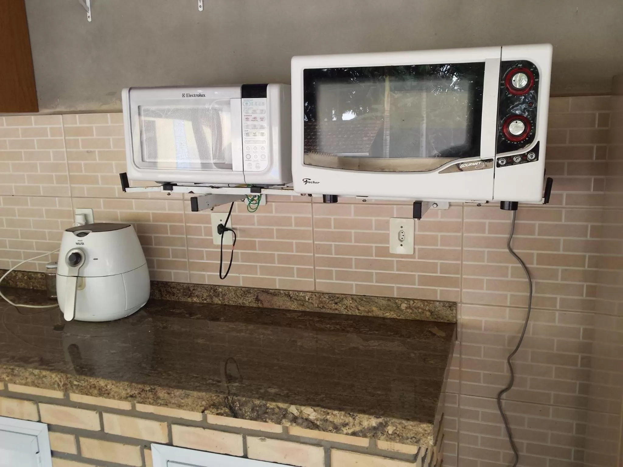 Communal kitchen, Bathroom in Pousada Tio Tonho