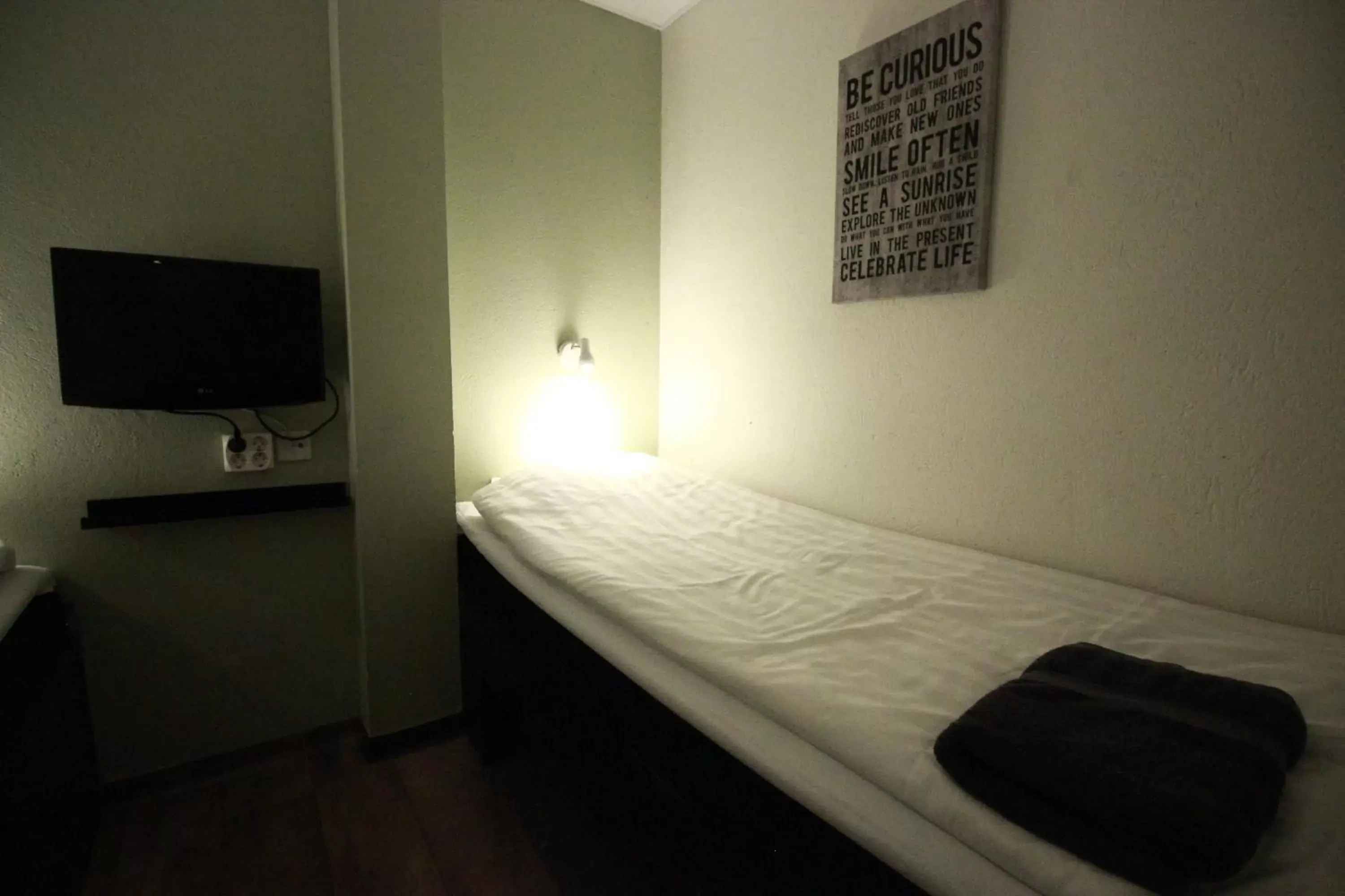 Small Twin Room with Shared Bathroom - No Window in Hotell Centralstation Small Twin Room with Shared Bathroom - No Window in Hotell Centralstation