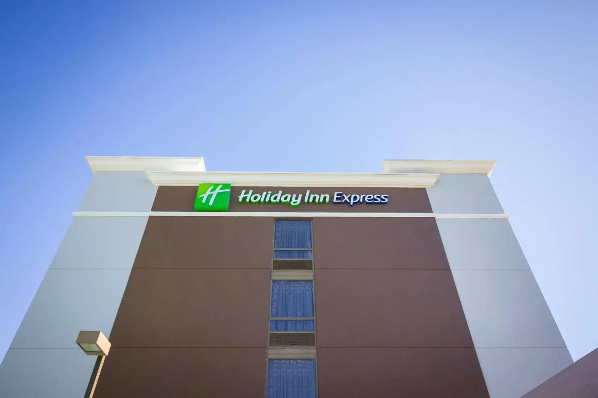 Property Building in Holiday Inn Express Hotel & Suites Austin Airport, an IHG Hotel