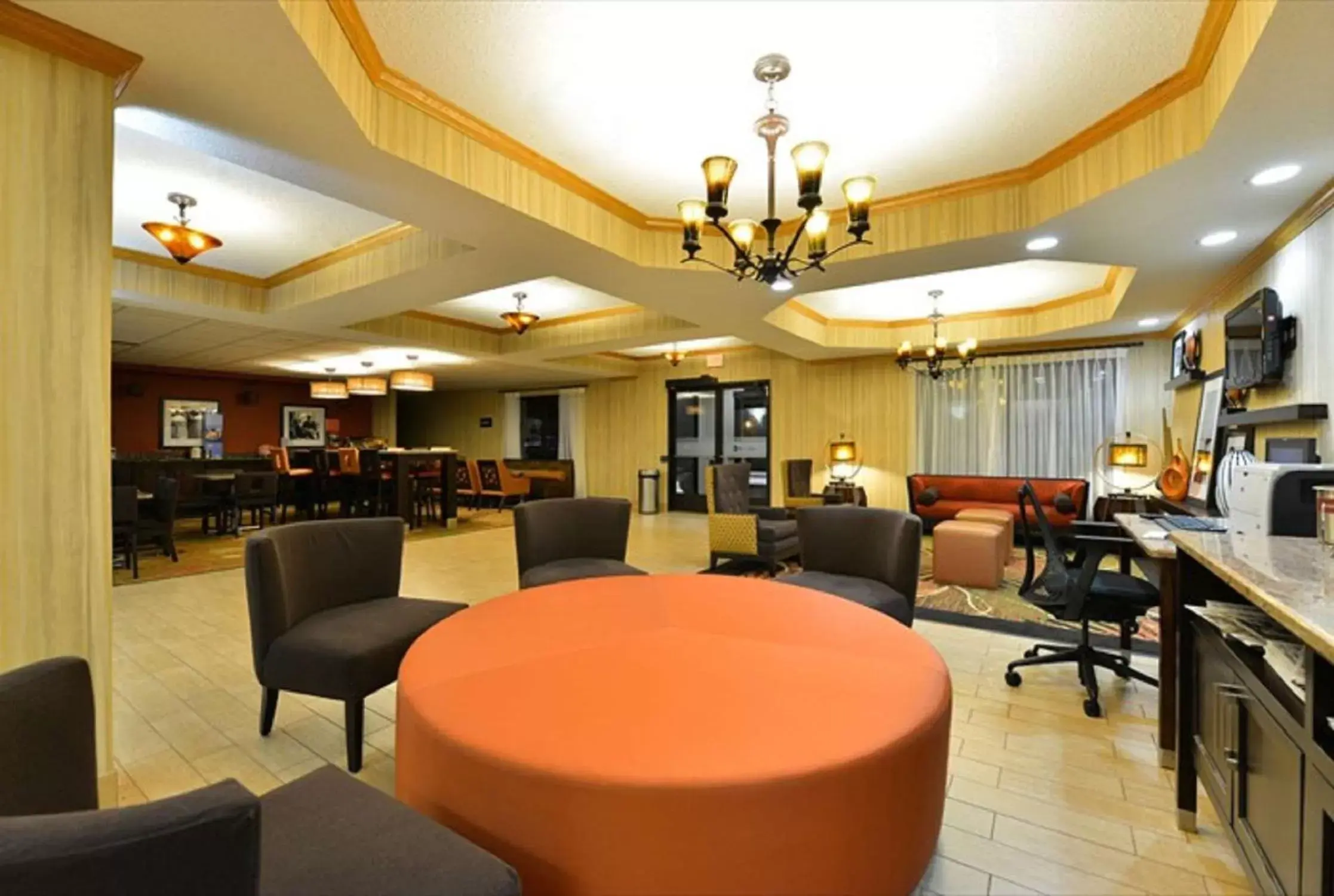 Lobby or reception, Lounge/Bar in Hampton Inn Sturgis