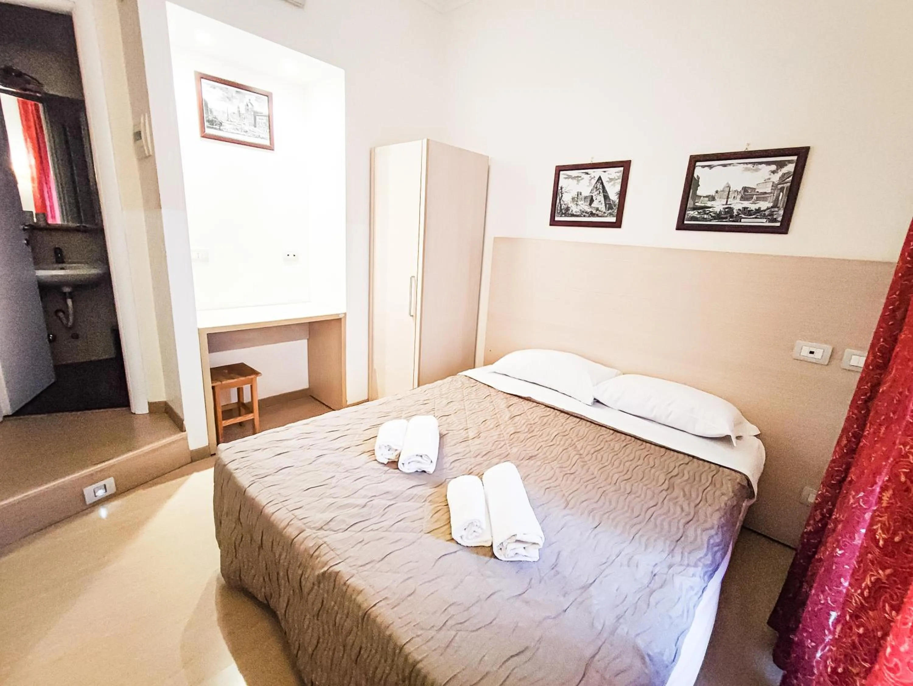 Photo of the whole room, Bed in Booking House Rome