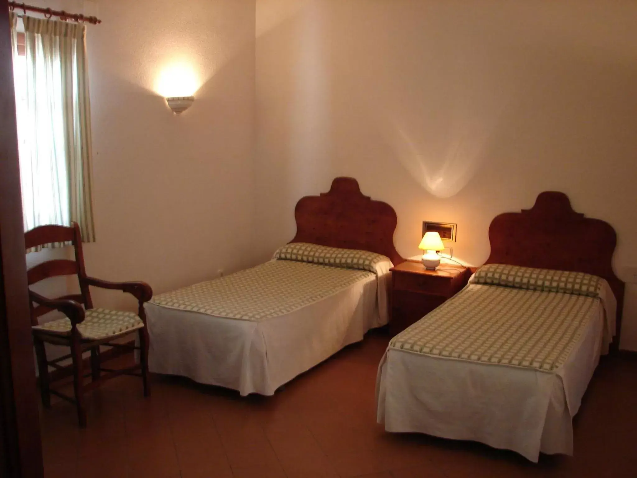 Photo of the whole room, Bed in Villa Turística de Priego