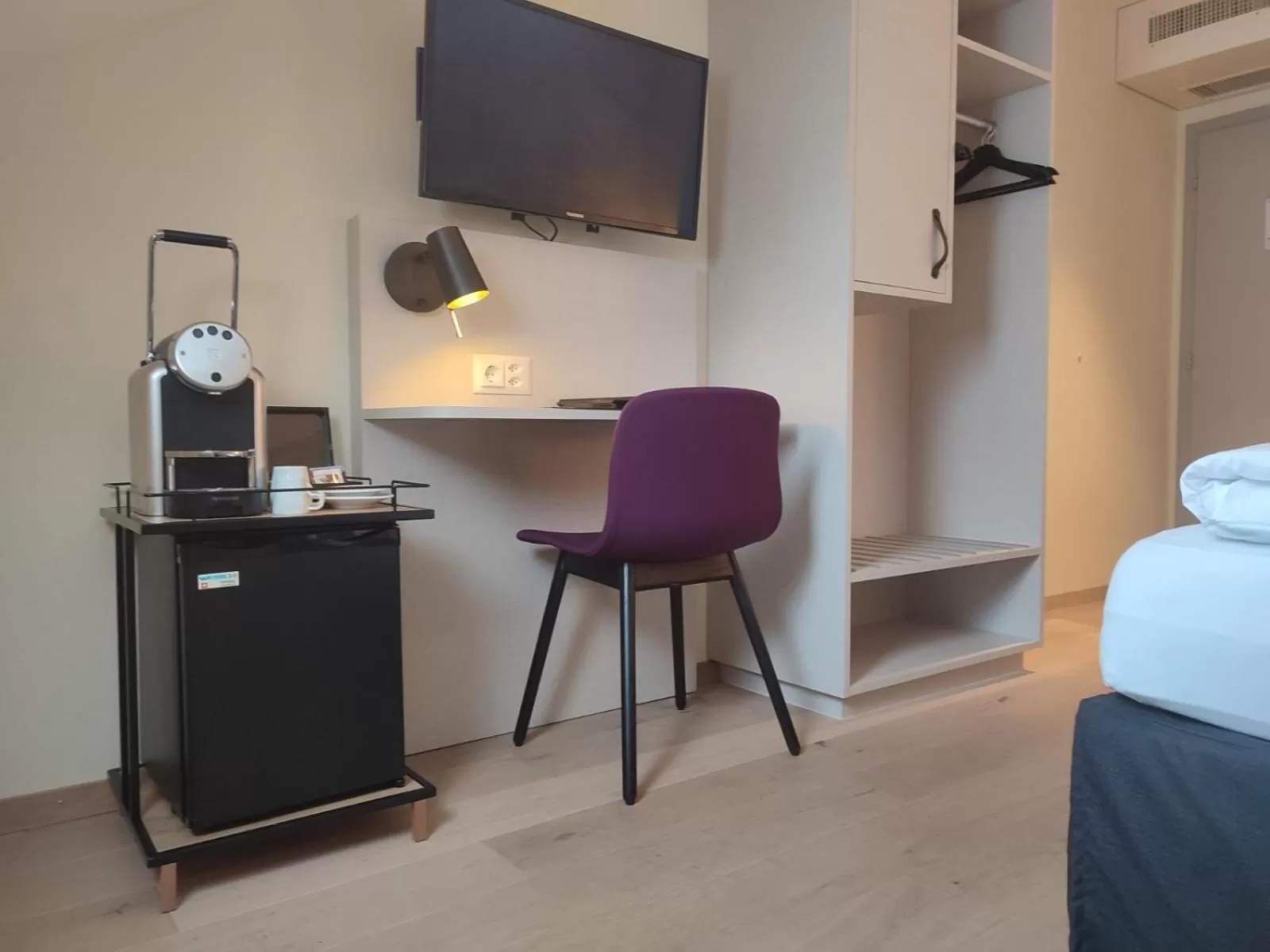 TV and multimedia, Bed in Kreuz Bern Modern City Hotel