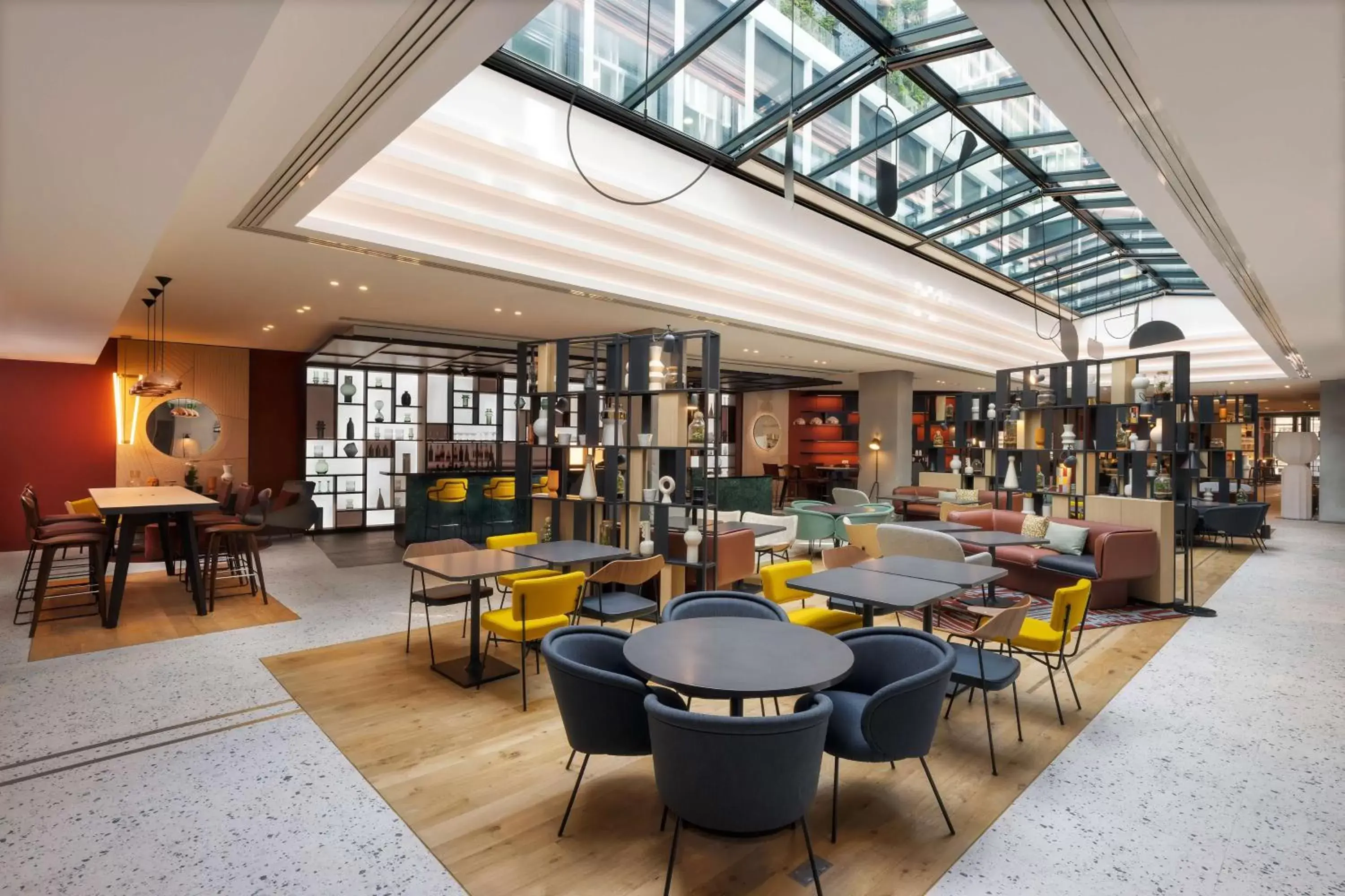 Lounge or bar, Restaurant/Places to Eat in Canopy By Hilton Paris Trocadero