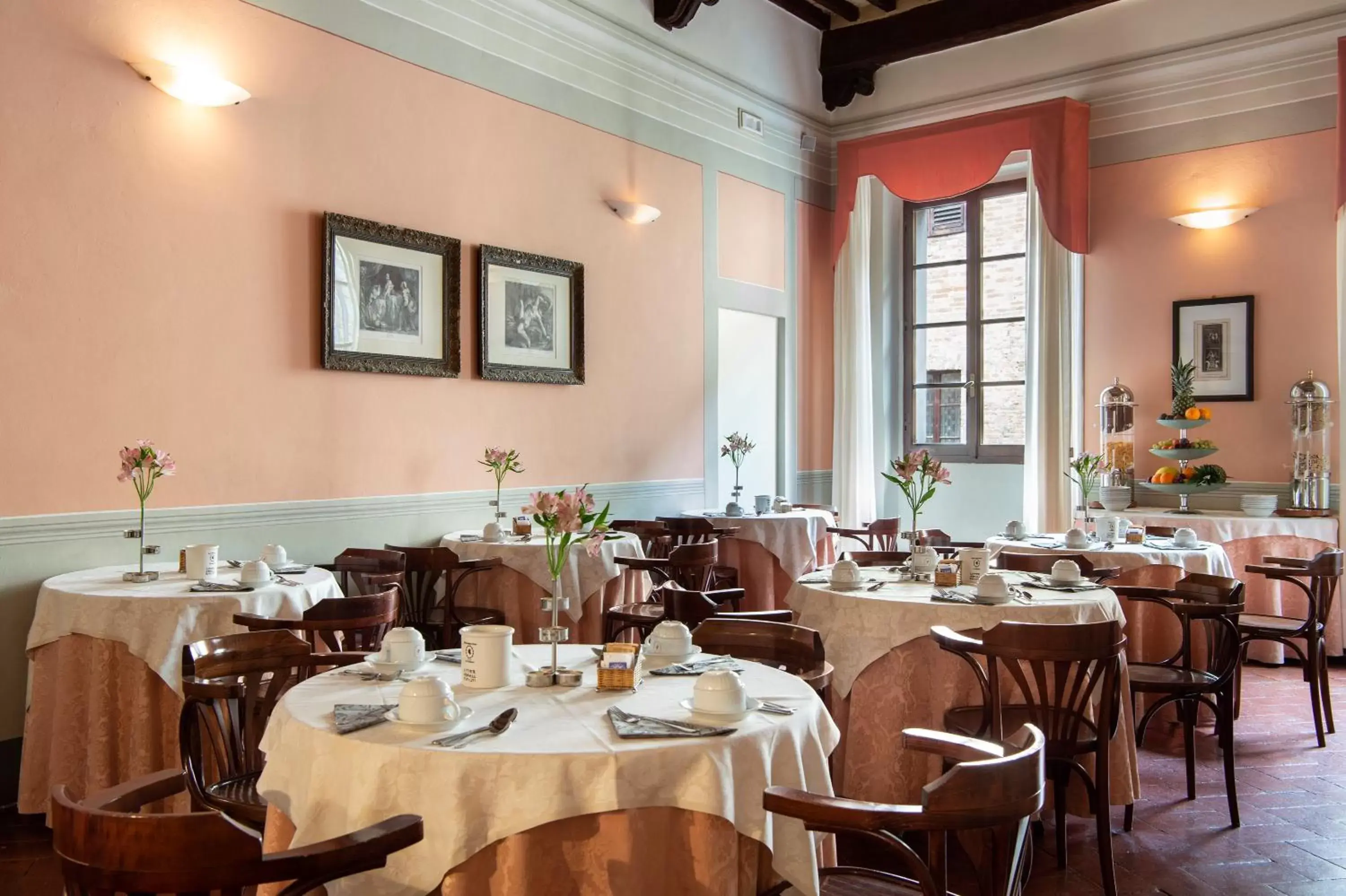 Restaurant/Places to Eat in Hotel L'Antico Pozzo