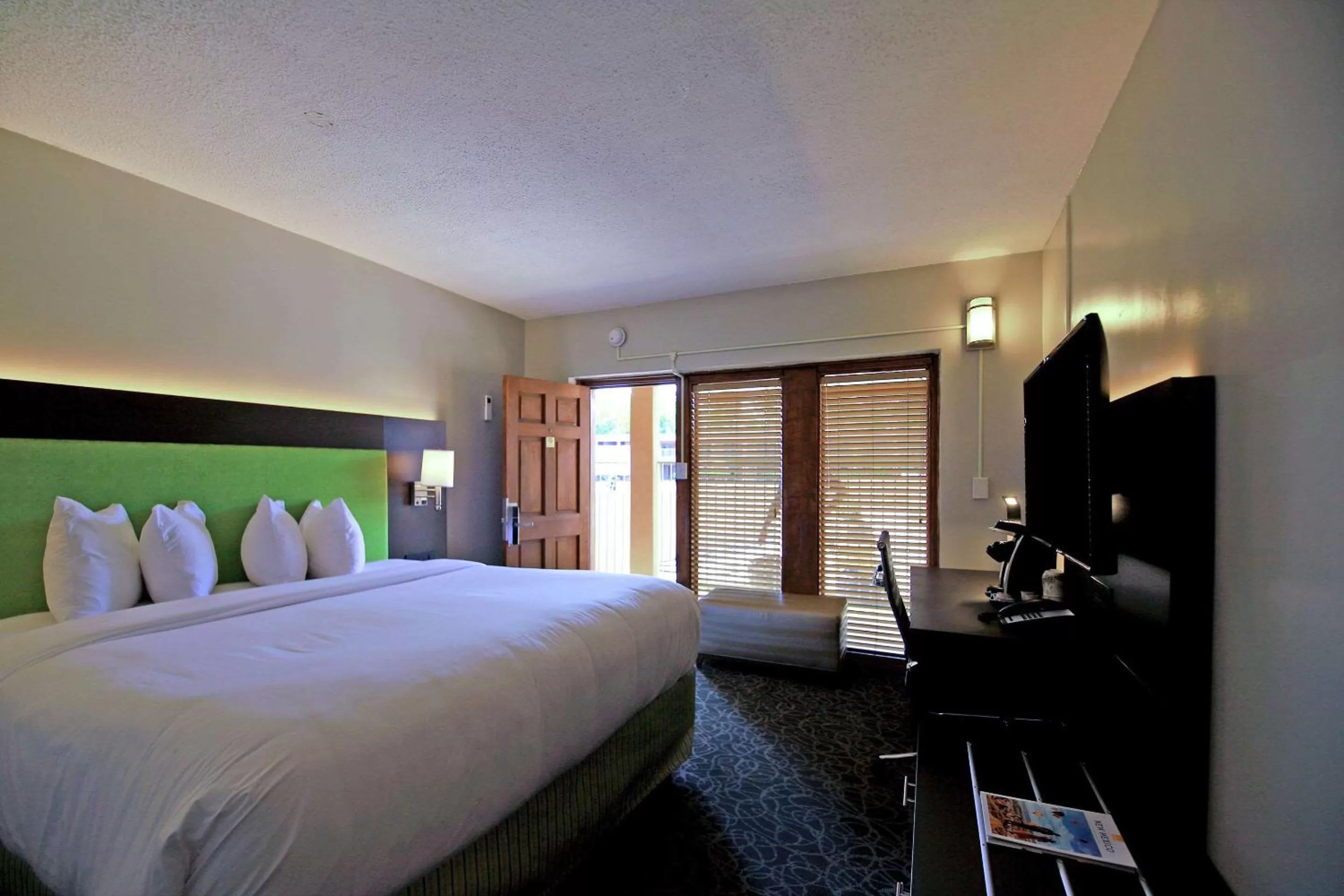 Photo of the whole room, Bed in El Sendero Inn, an Ascend Collection Hotel