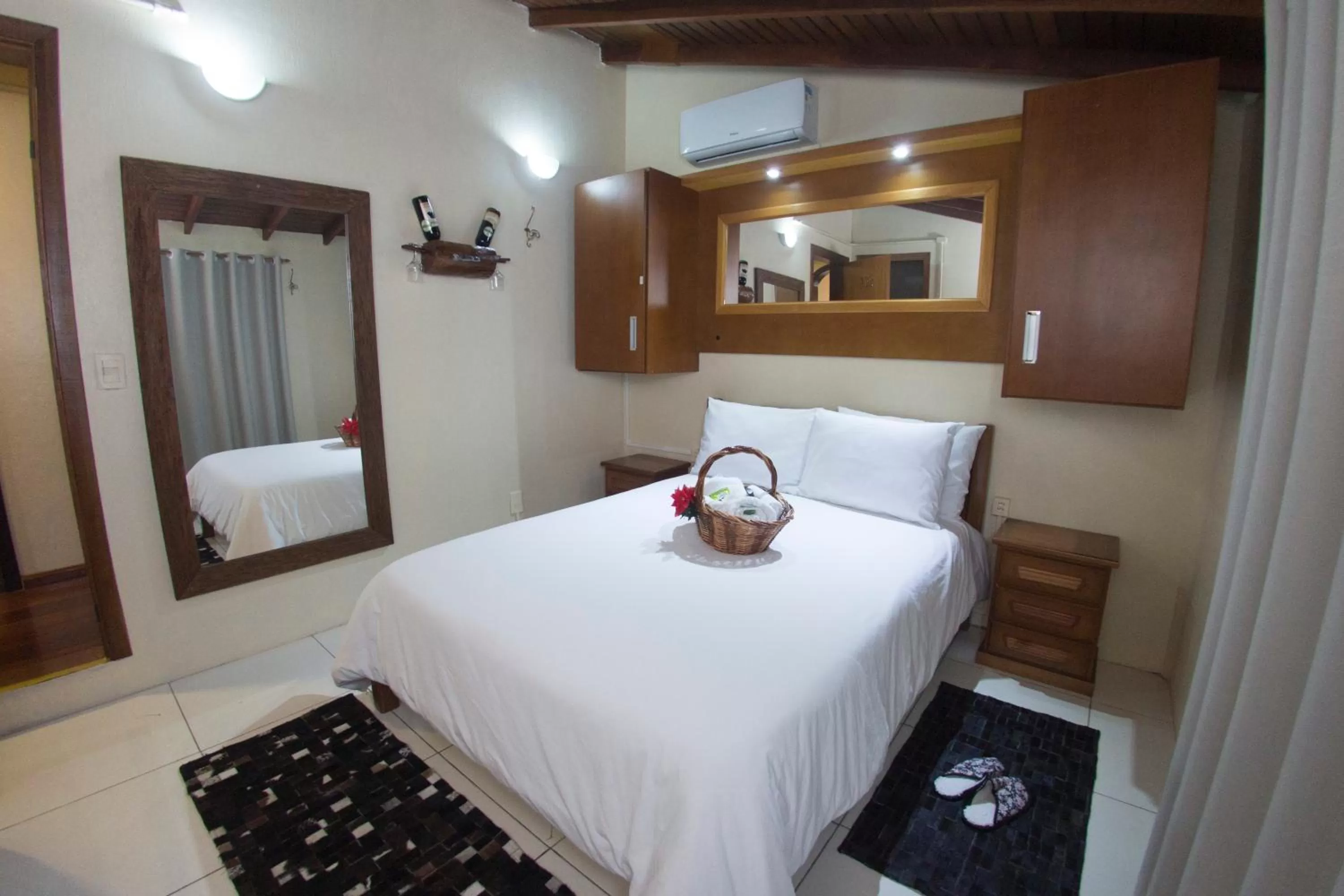 Bed in Pousada Green House by Conrado Vitali