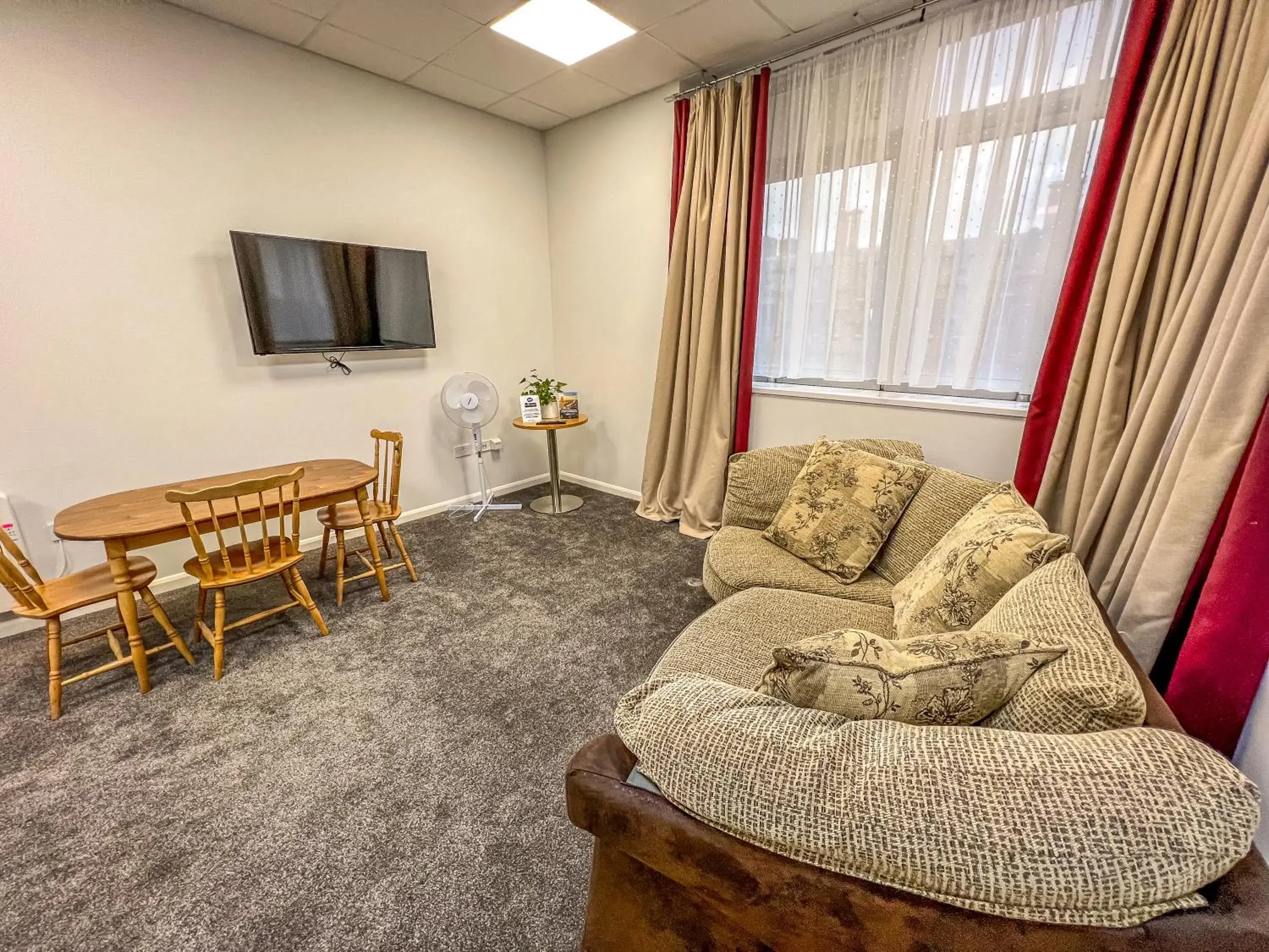 Living room, Seating Area in County Hall Apartment Hotel