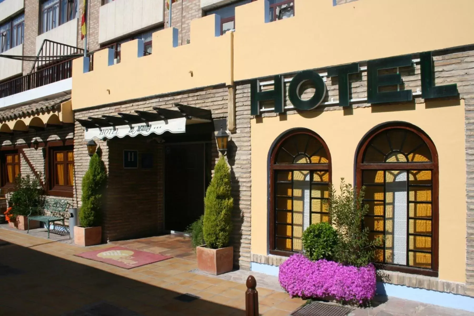 Facade/entrance in Hotel El Águila