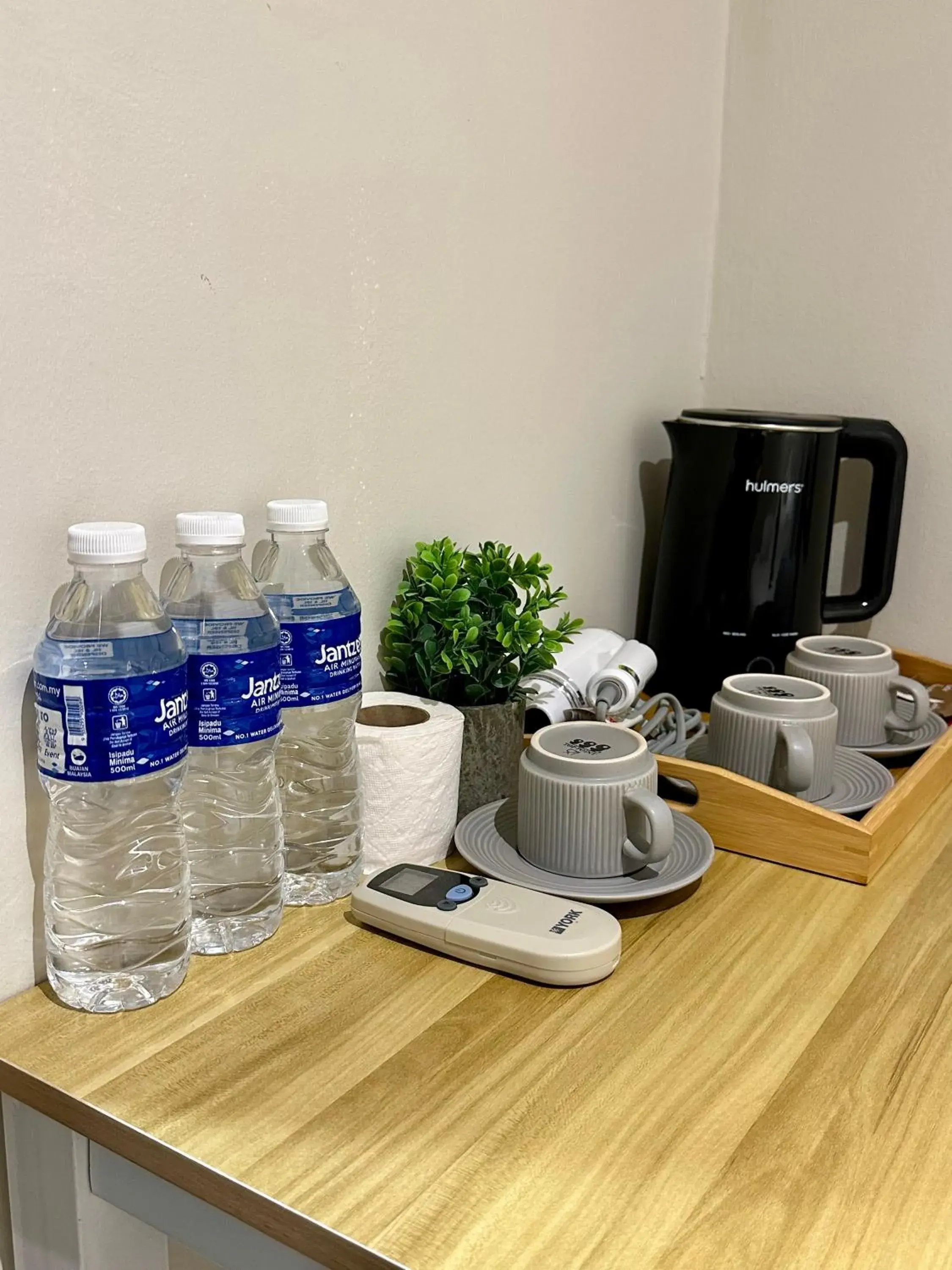 Coffee/tea facilities in Swiss Cottage Hotel