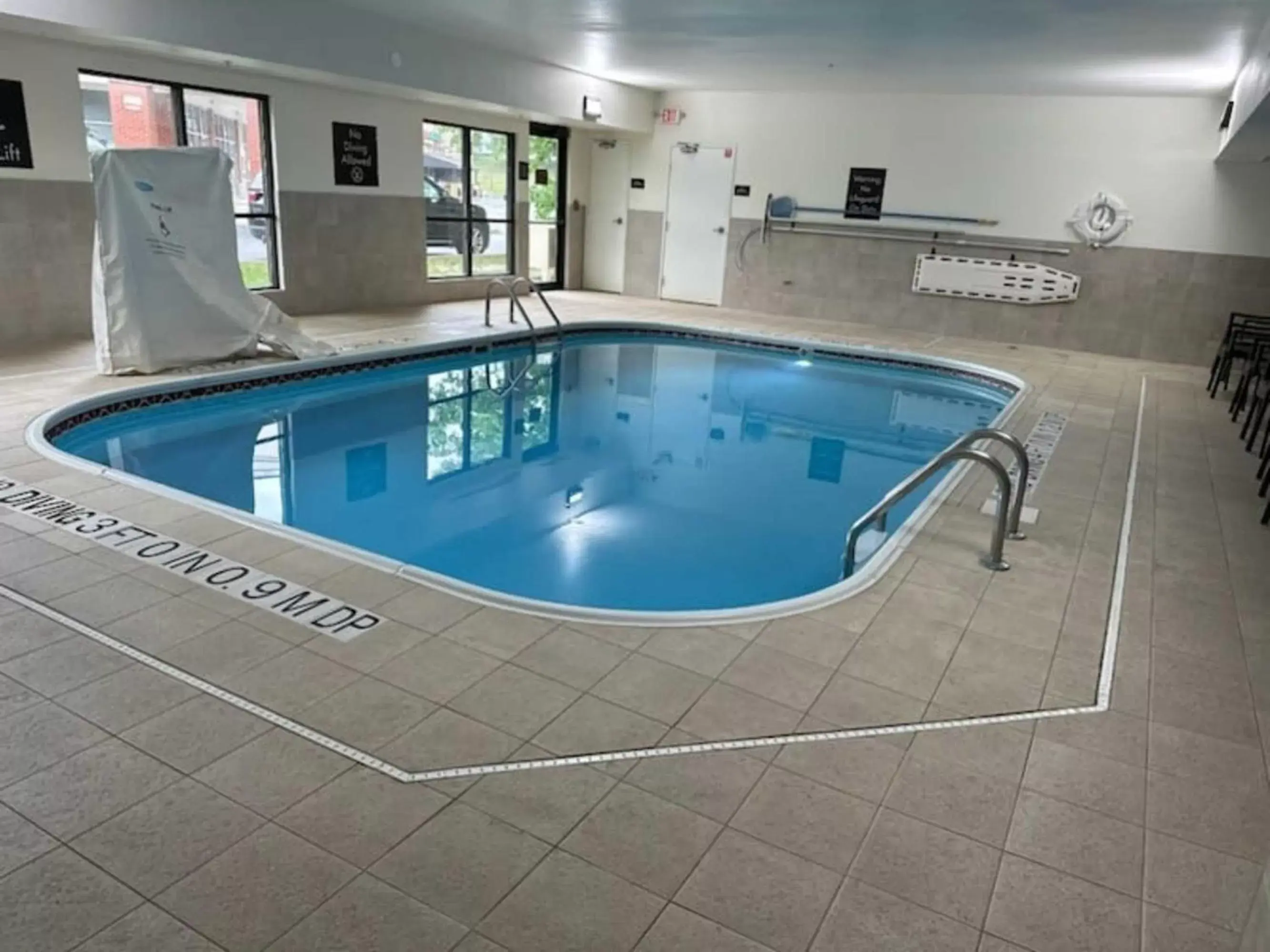 Swimming Pool in Comfort Inn & Suites Middletown - Franklin