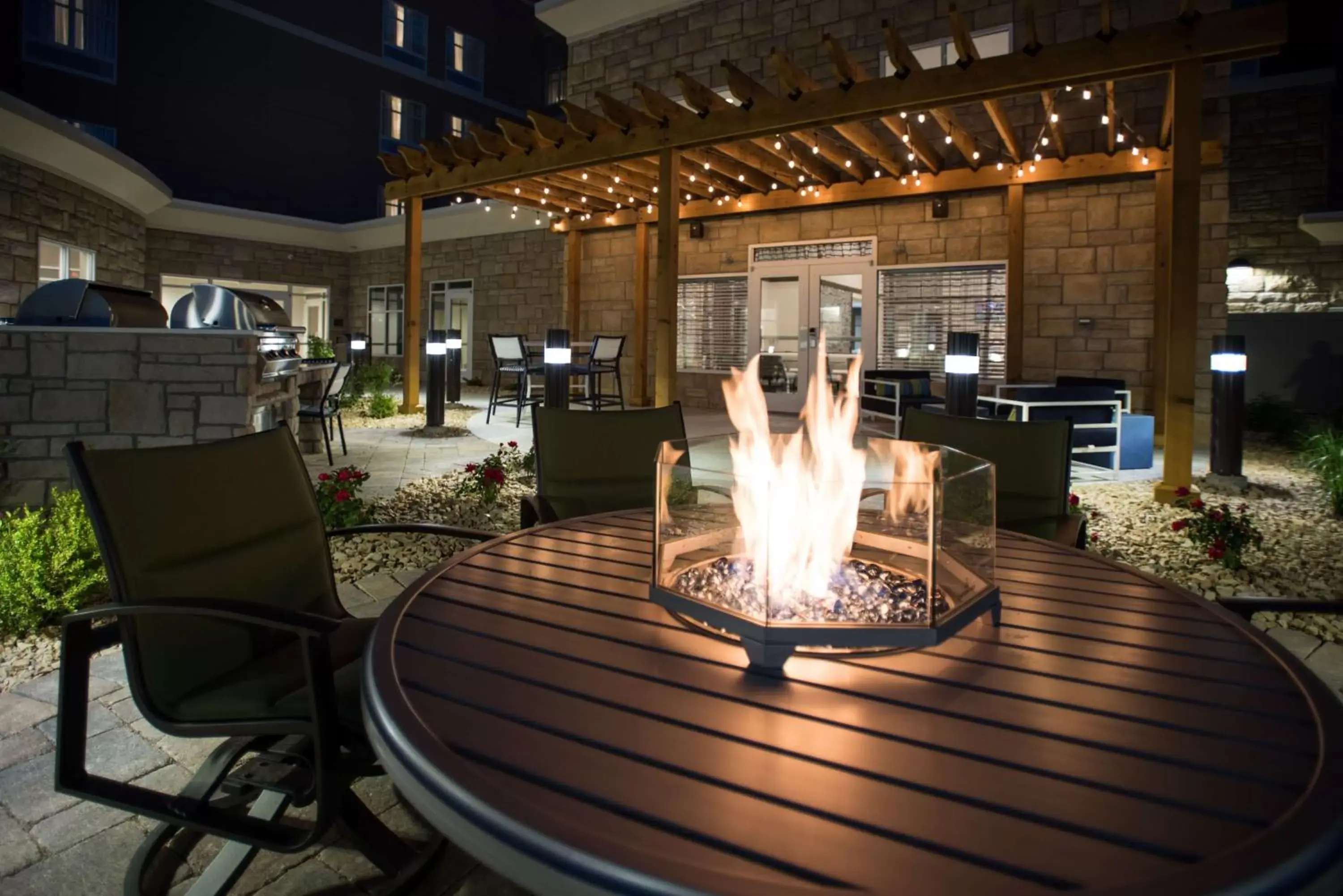 Patio, Restaurant/Places to Eat in Homewood Suites By Hilton Paducah