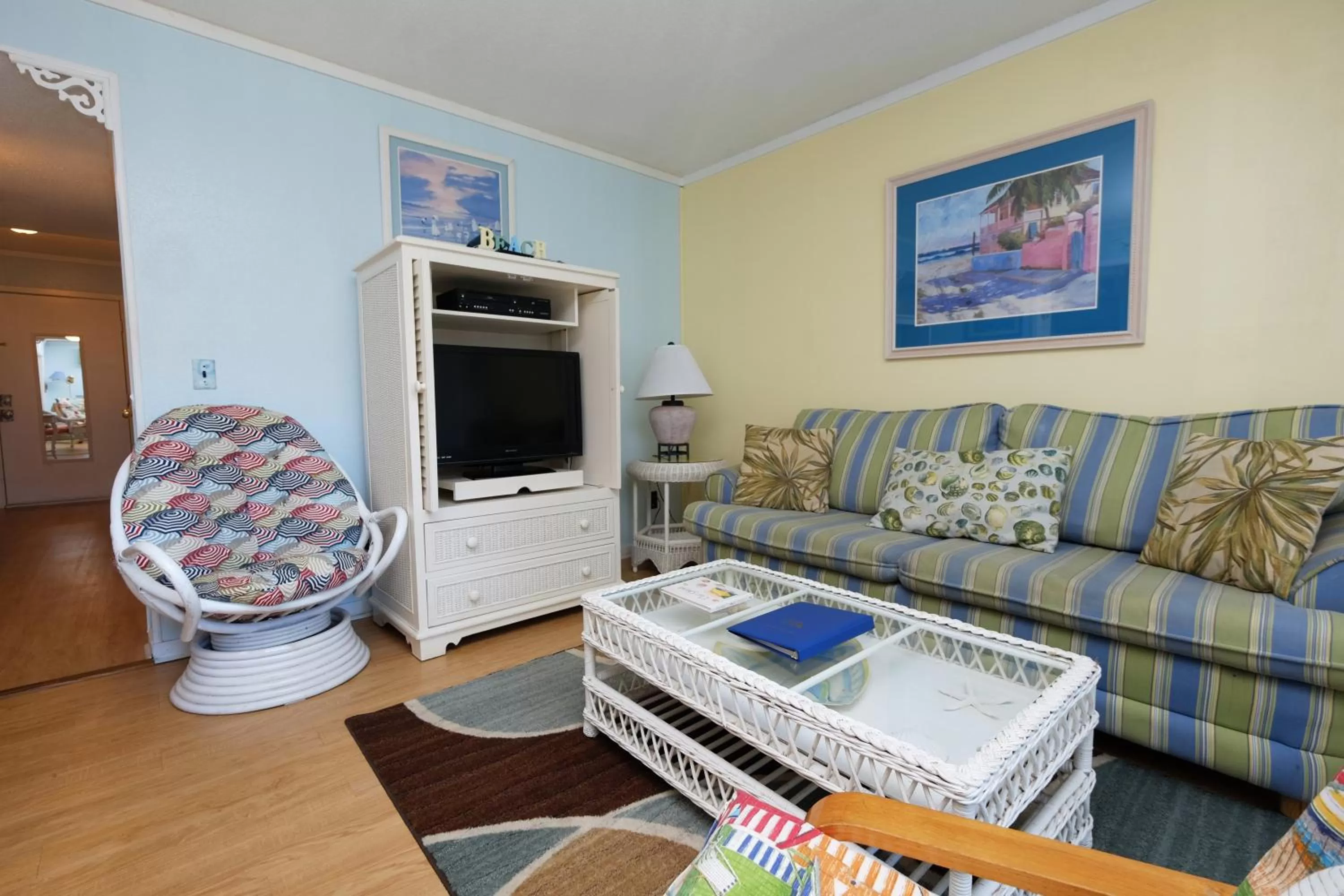 Living room, Seating Area in Myrtle Beach Resort by Beach Vacations