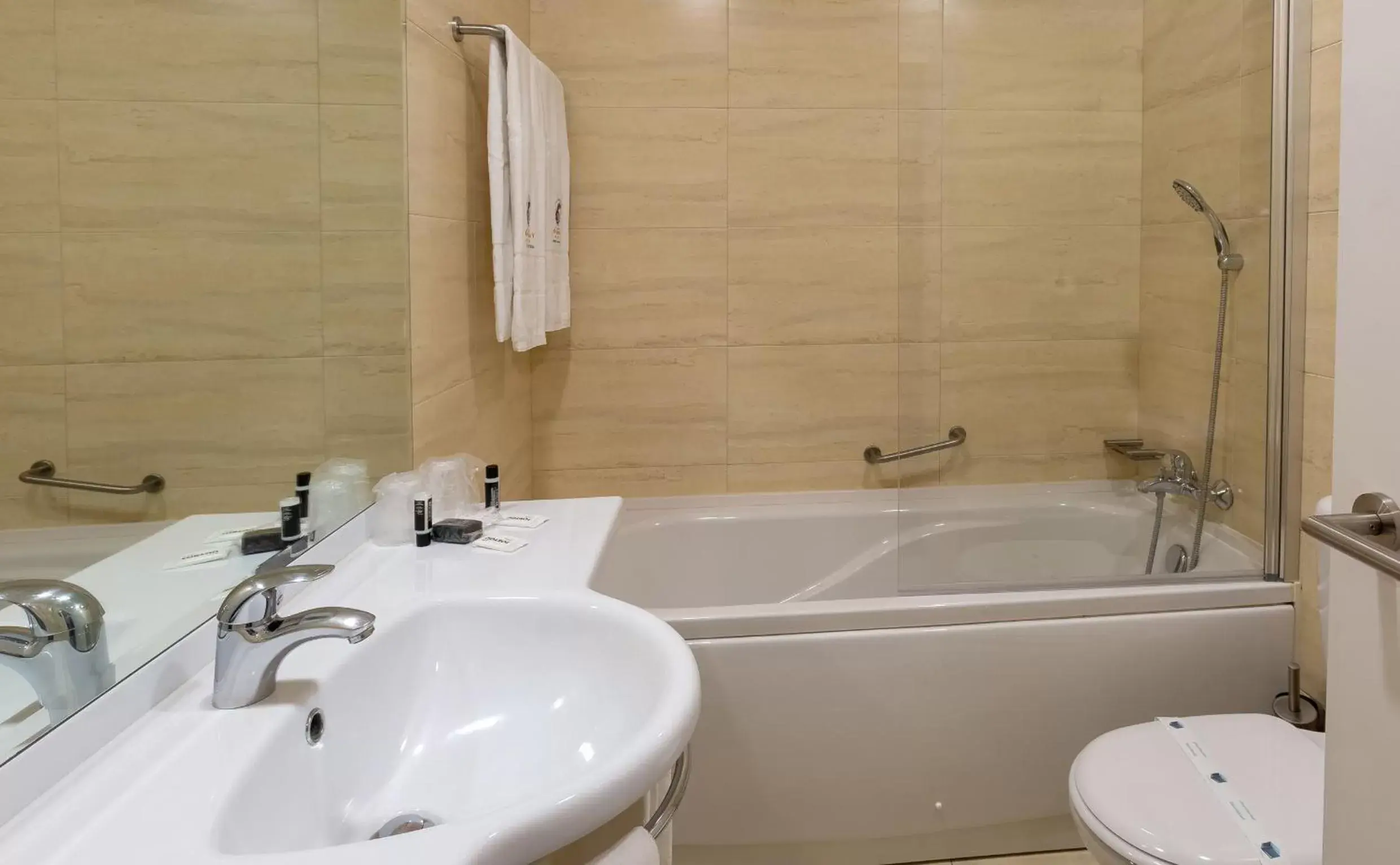 Bathroom in Hotel Afonso V