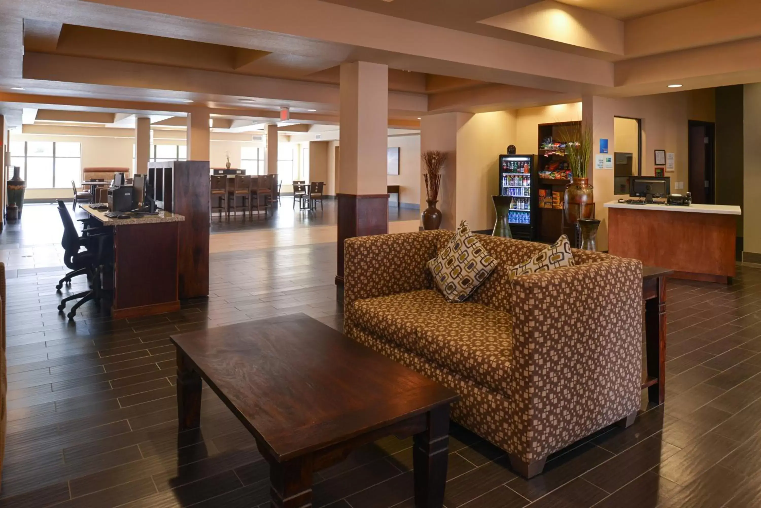 Property building, Lobby/Reception in Holiday Inn Express & Suites Globe, an IHG Hotel