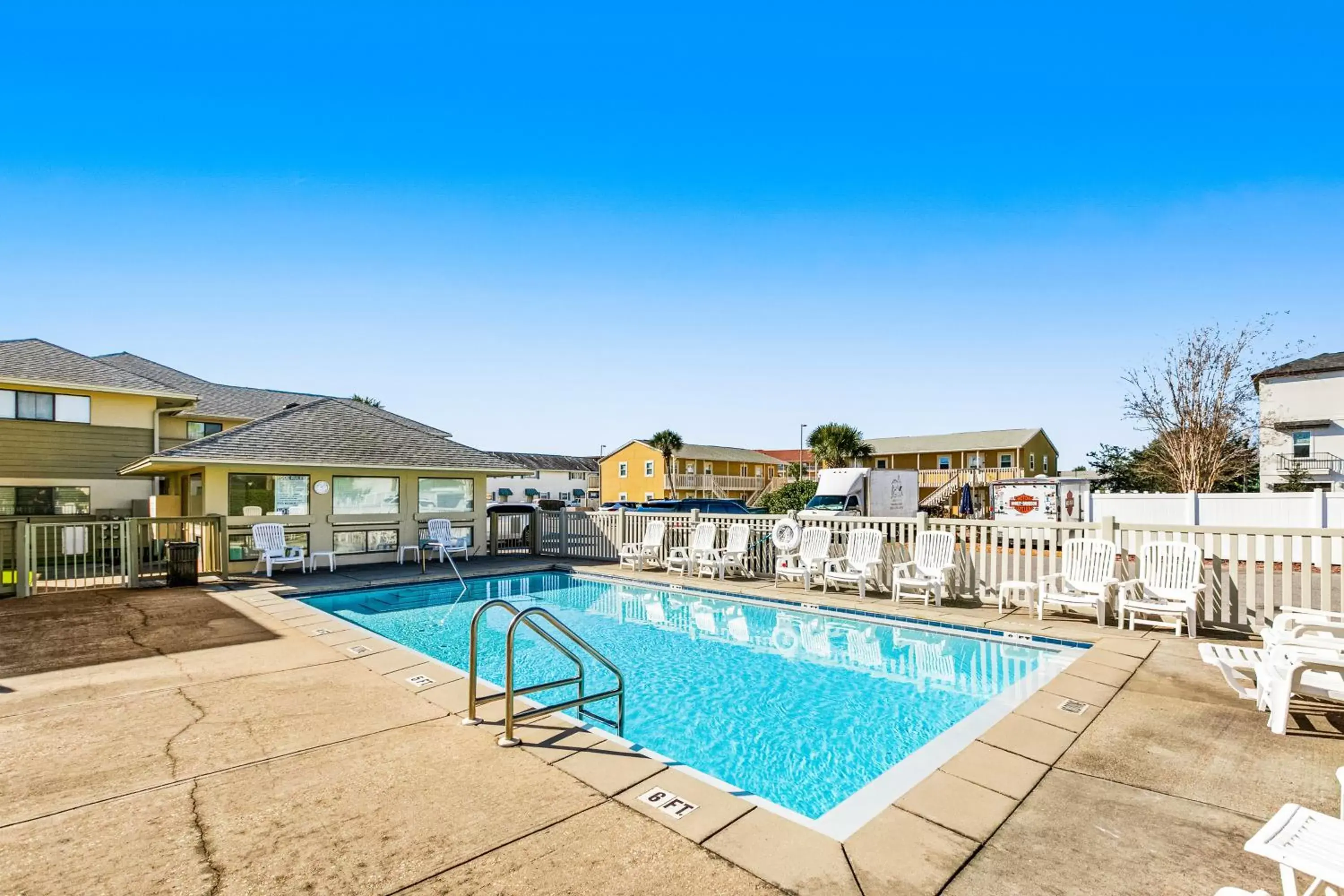 Swimming Pool in Cross Creek Club 2B