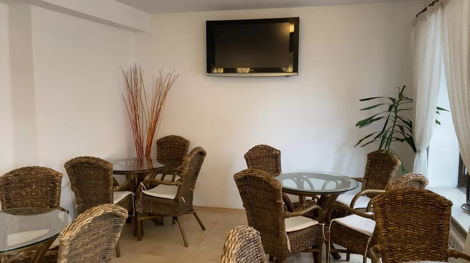 Communal lounge/ TV room in Aneli Hotel