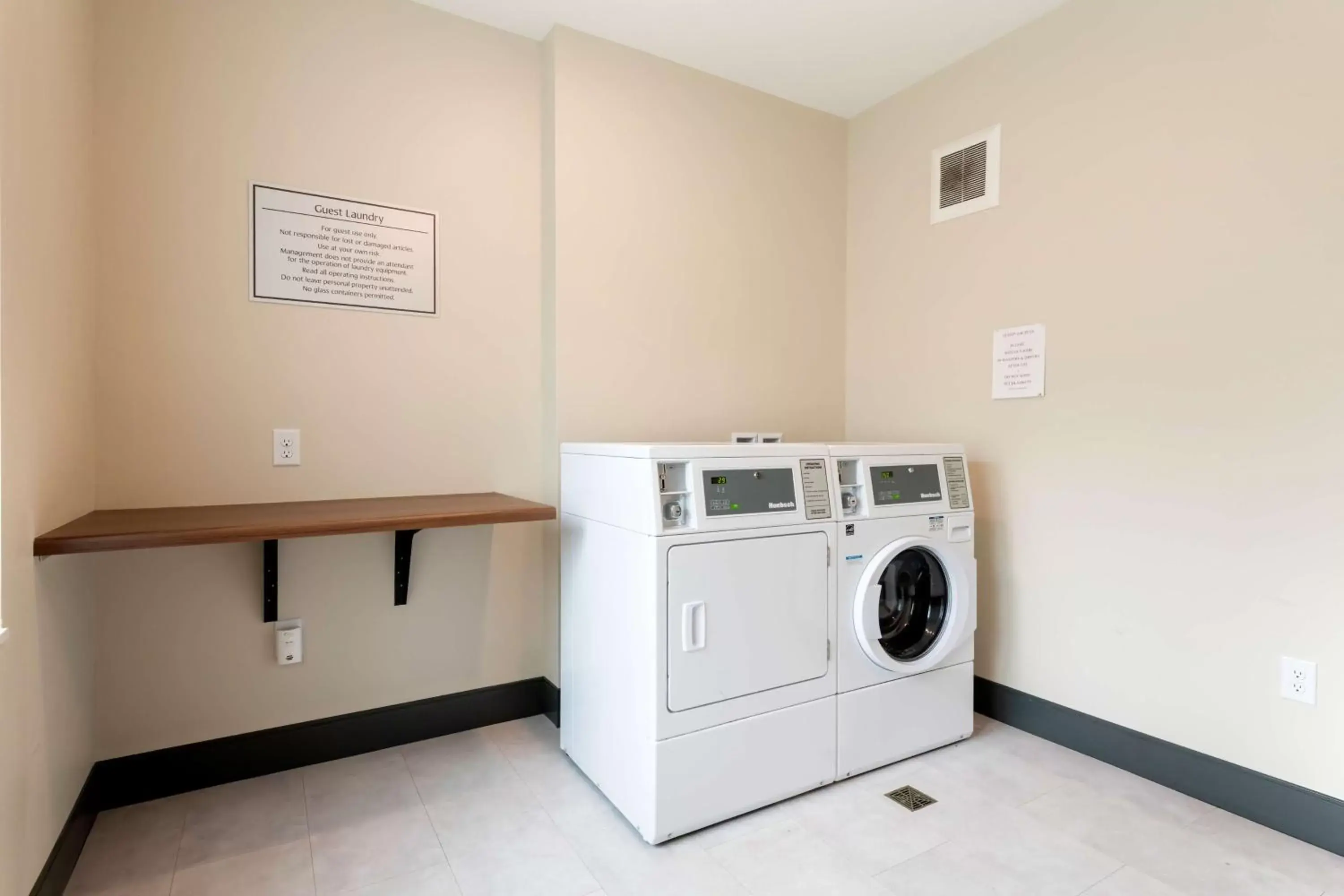 Property building in Best Western Plus Isanti Property building in Best Western Plus Isanti