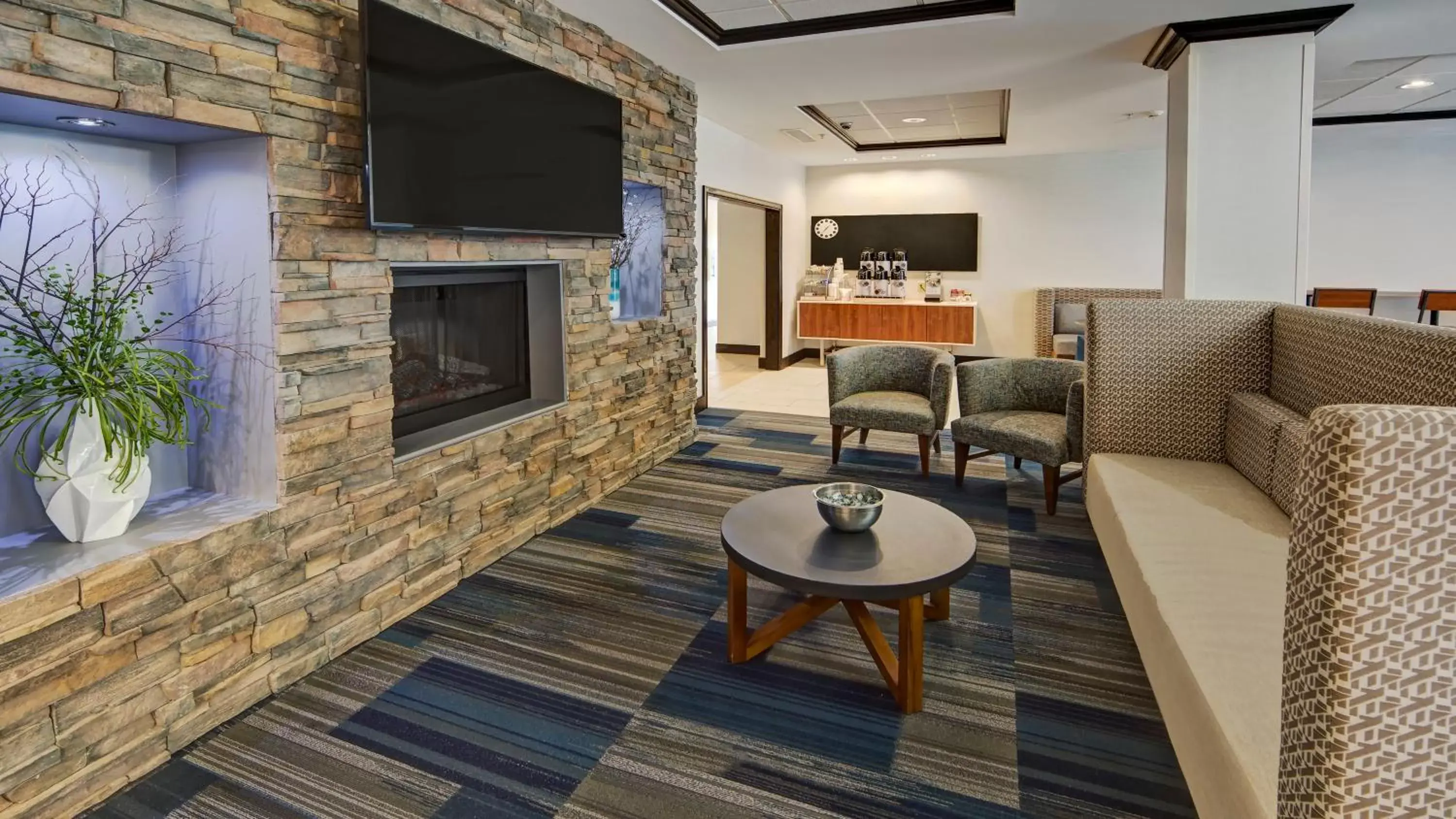 Restaurant/places to eat, Seating Area in Holiday Inn Express & Suites Cookeville, an IHG Hotel