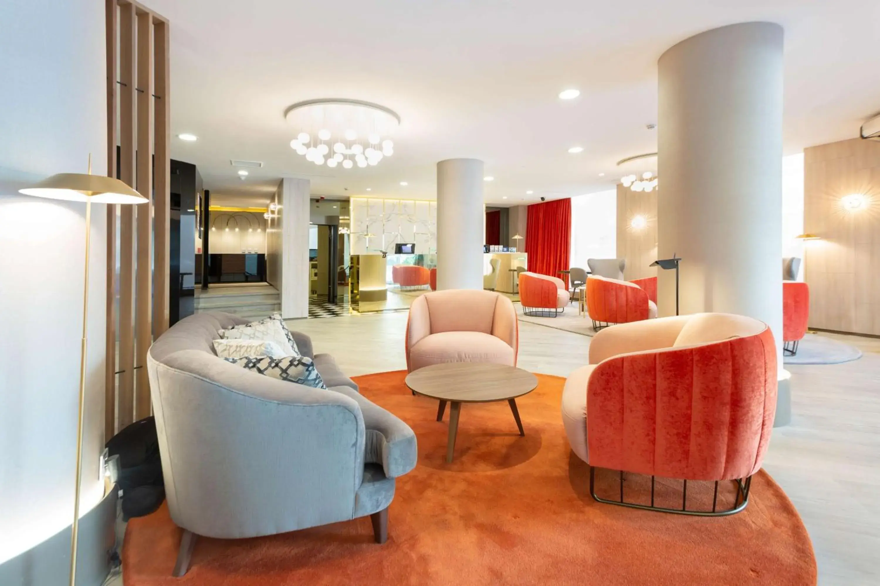 Lobby or reception, Lounge/Bar in NH Madrid Balboa