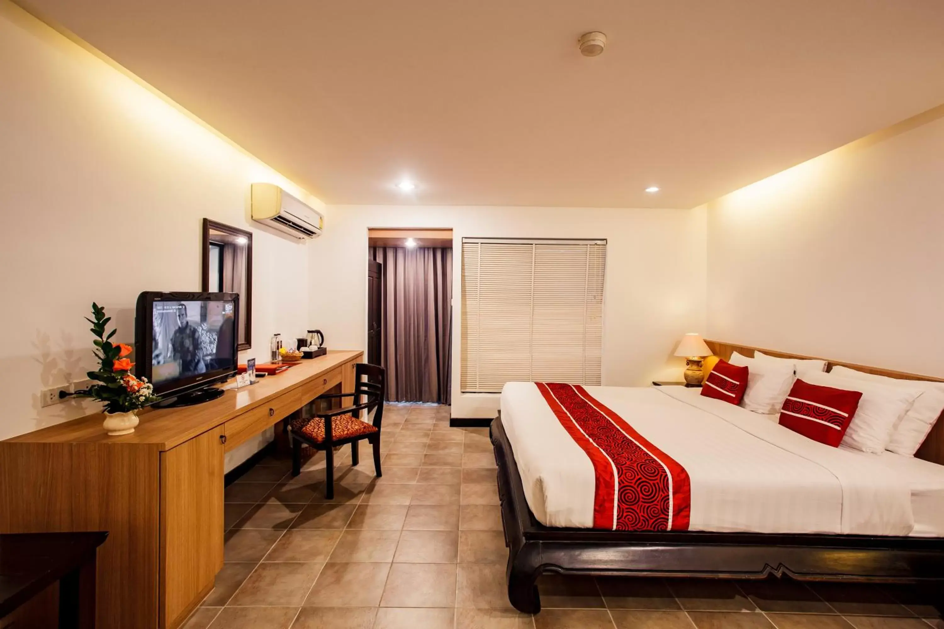 TV and multimedia, TV/Entertainment Center in Raming Lodge Hotel & Spa