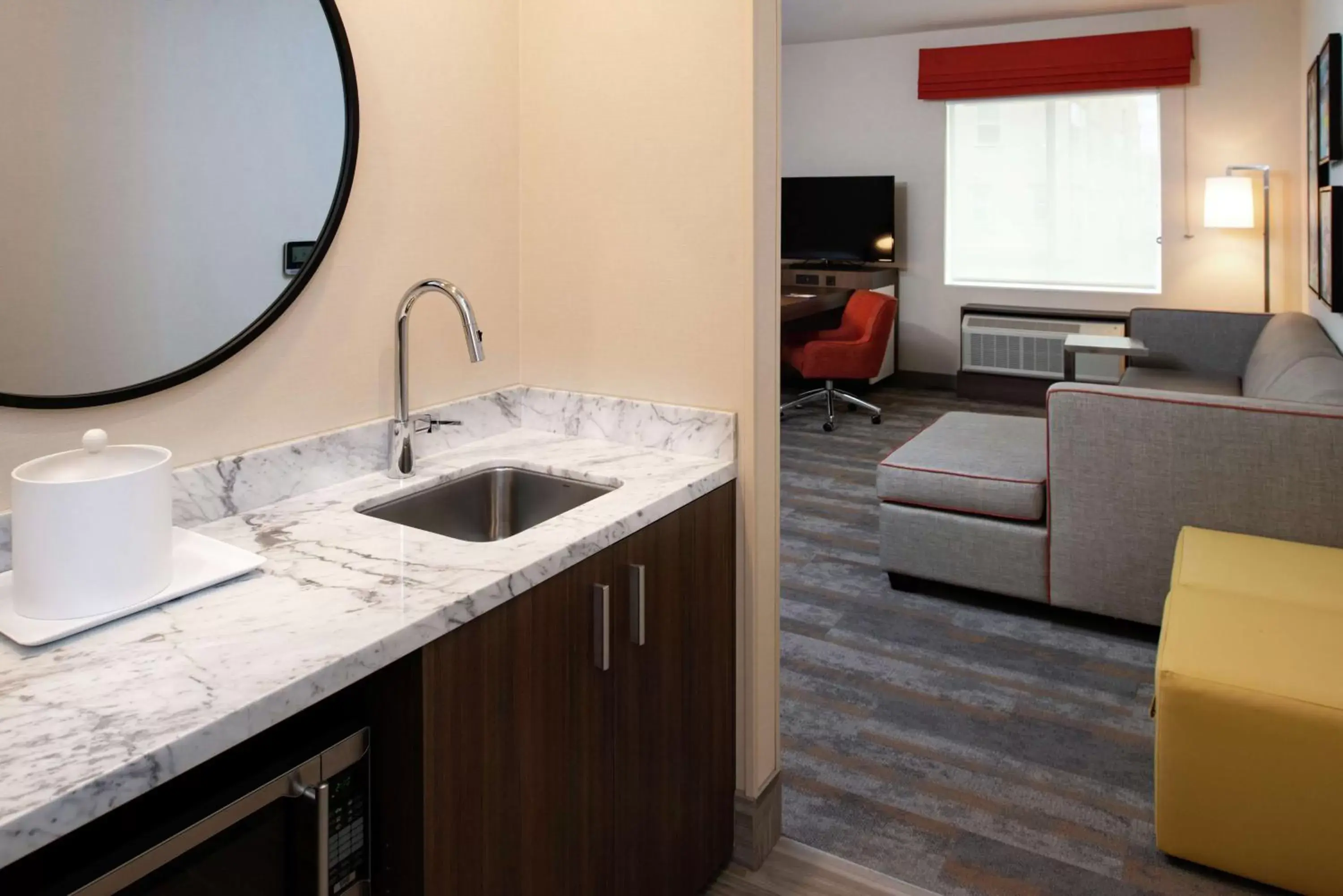 Bedroom, Kitchen/Kitchenette in Hampton Inn & Suites Buena Park