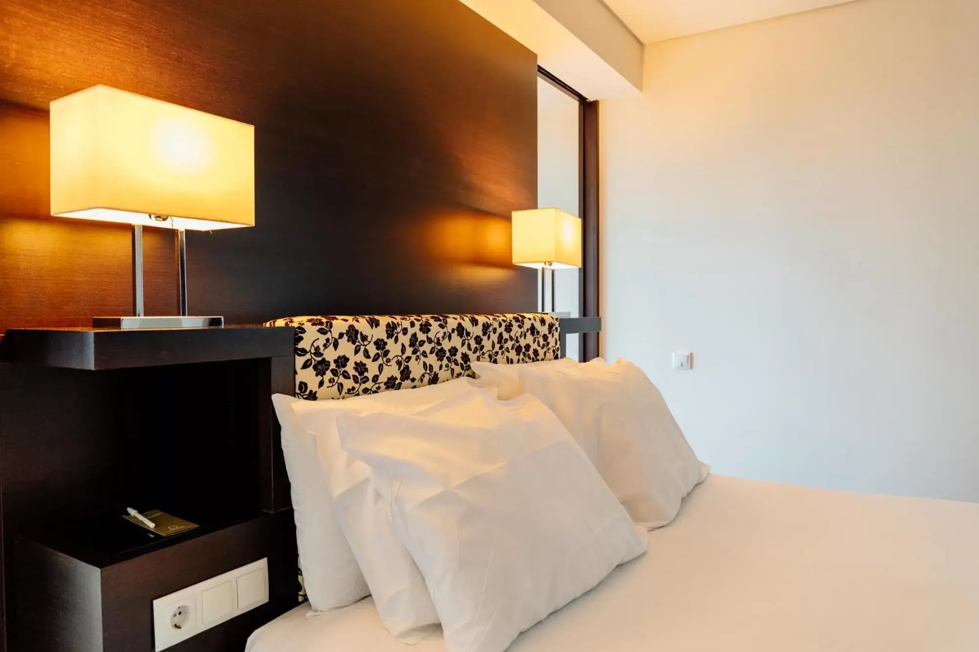 Bed in Axis Porto Business & Spa Hotel