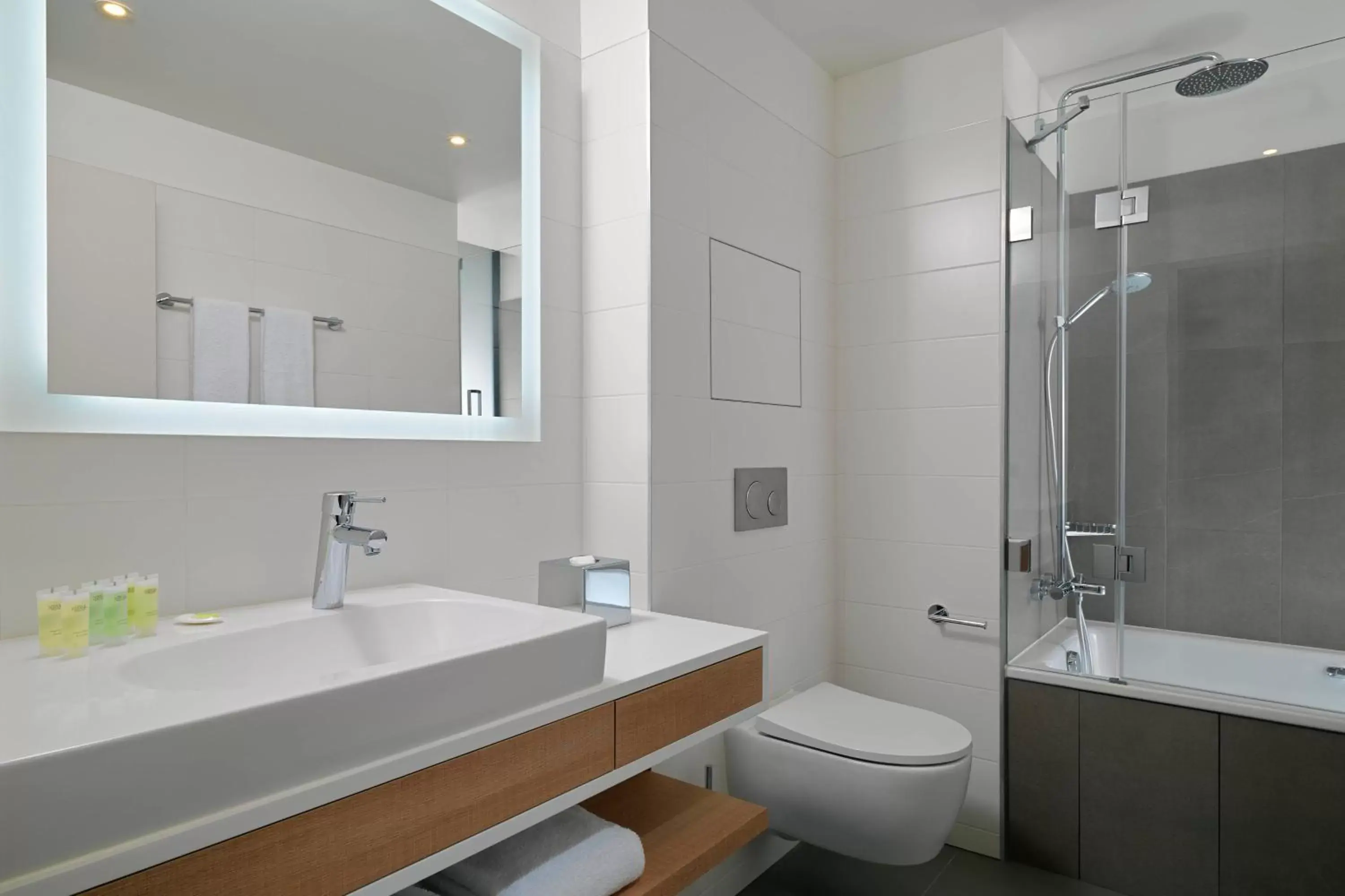 Bathroom in Residence Inn by Marriott Toulouse-Blagnac