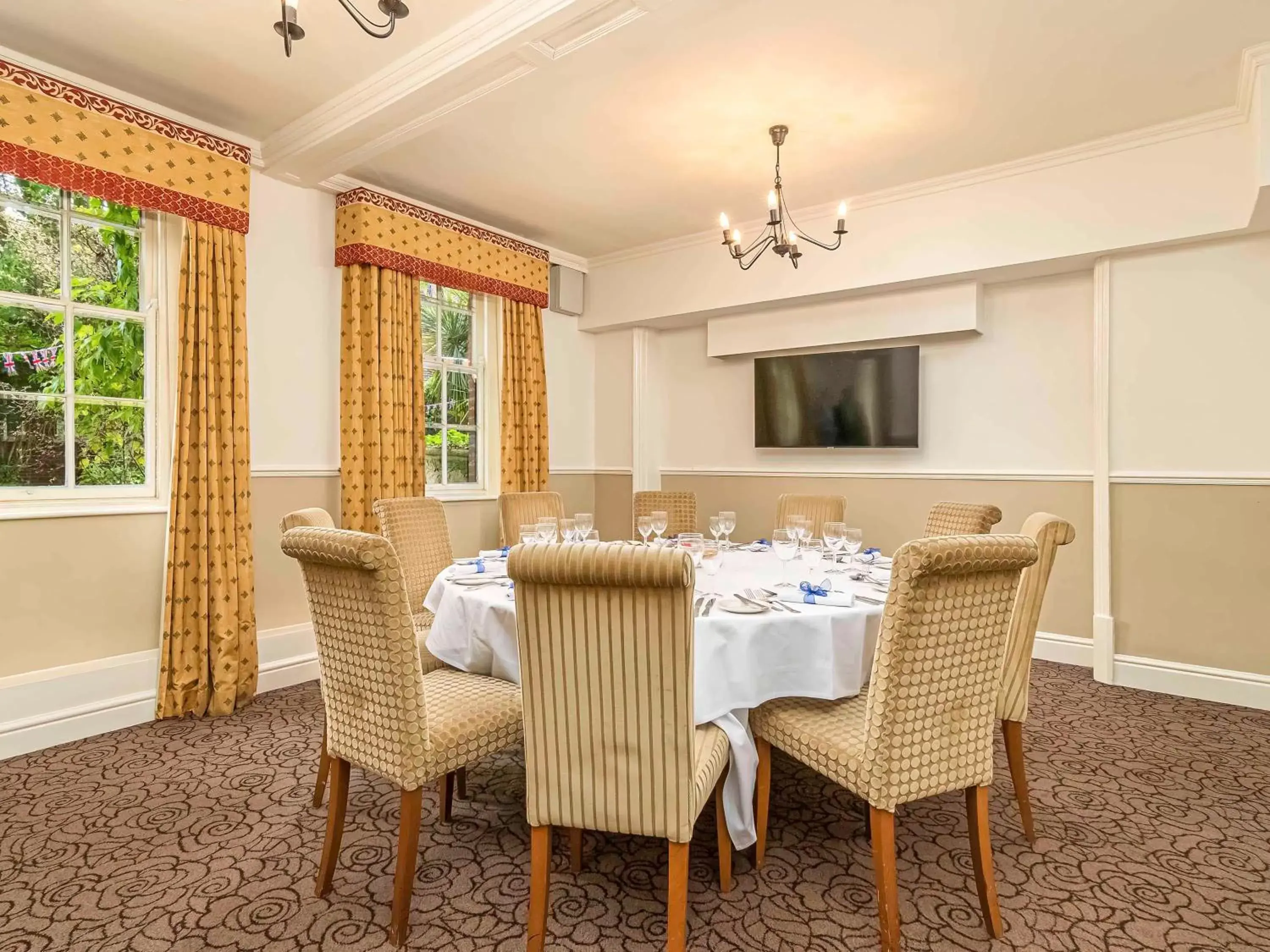 Meeting/conference room, Dining Area in Mercure Salisbury White Hart Hotel