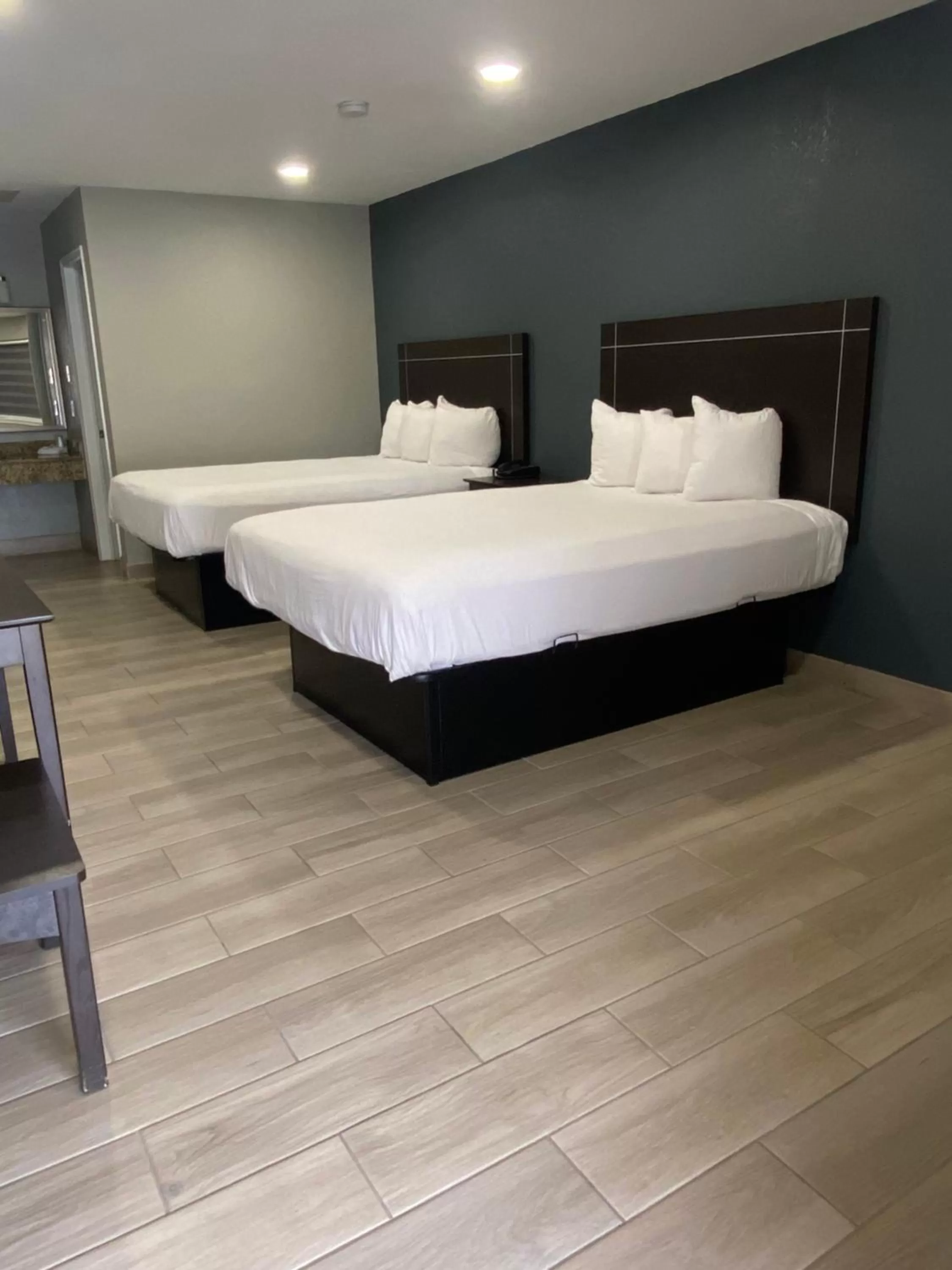 Bed in Falcon Executive Inn