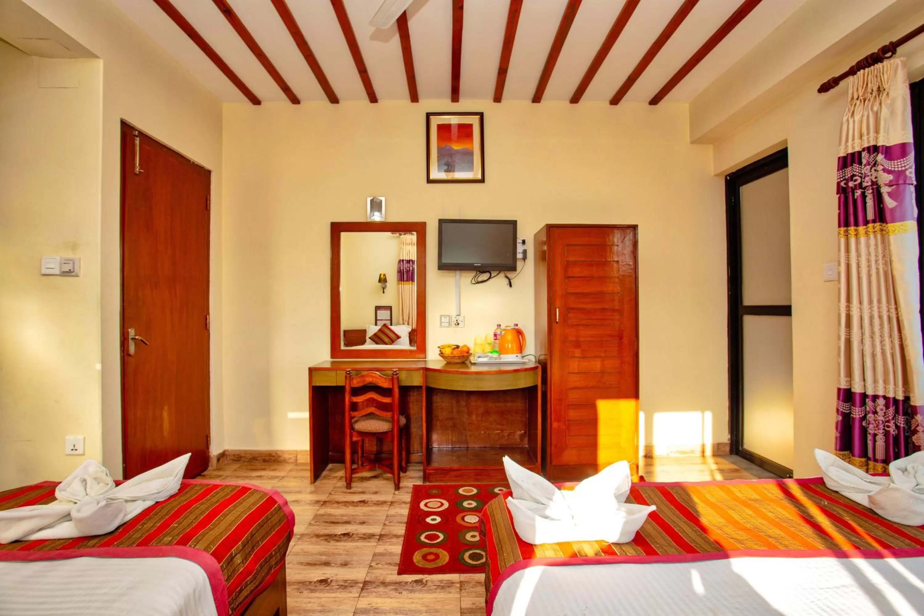 Living room, Bed in Hotel Orchid