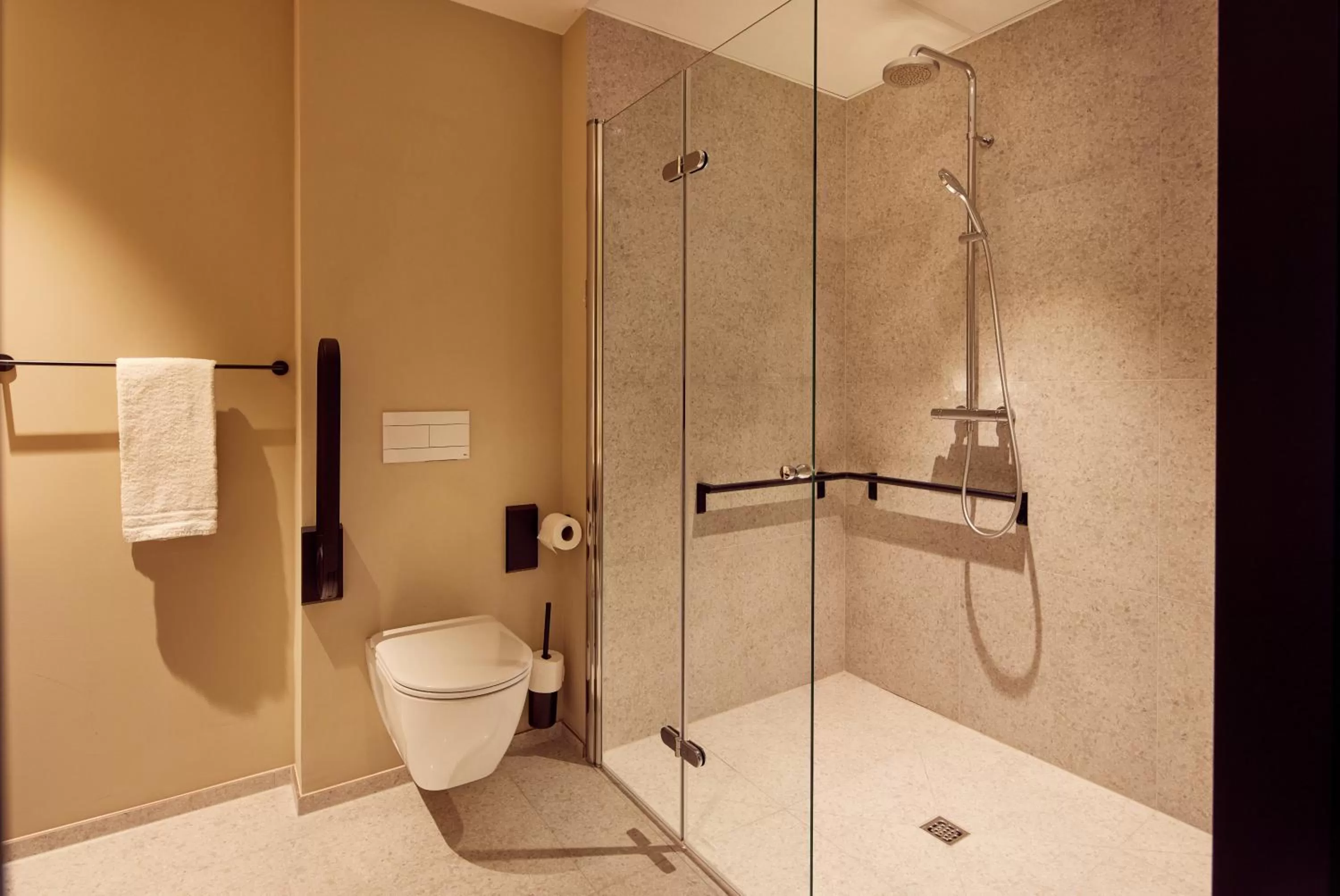 Shower in Van der Valk Hotel Gent