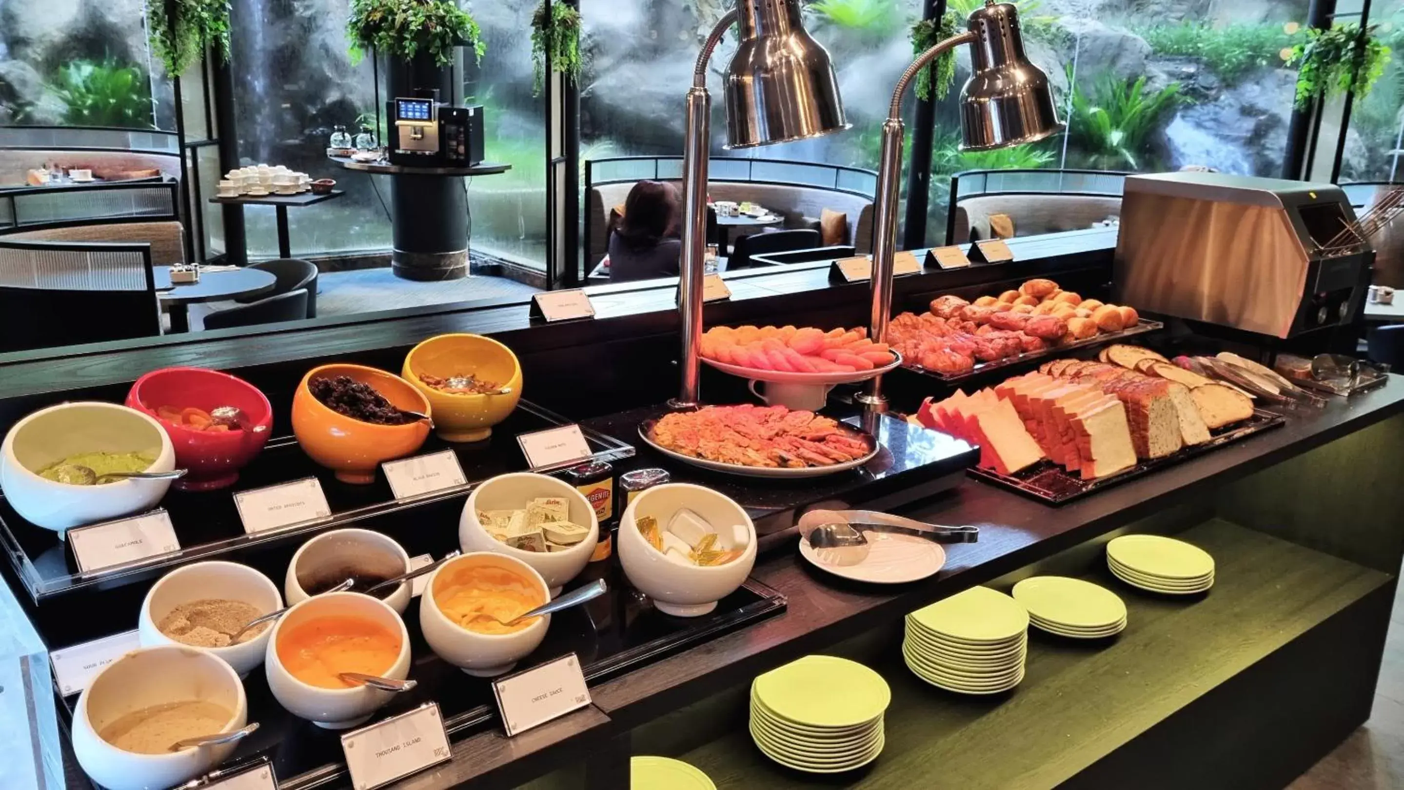 Buffet breakfast in Vibe Hotel Singapore Orchard