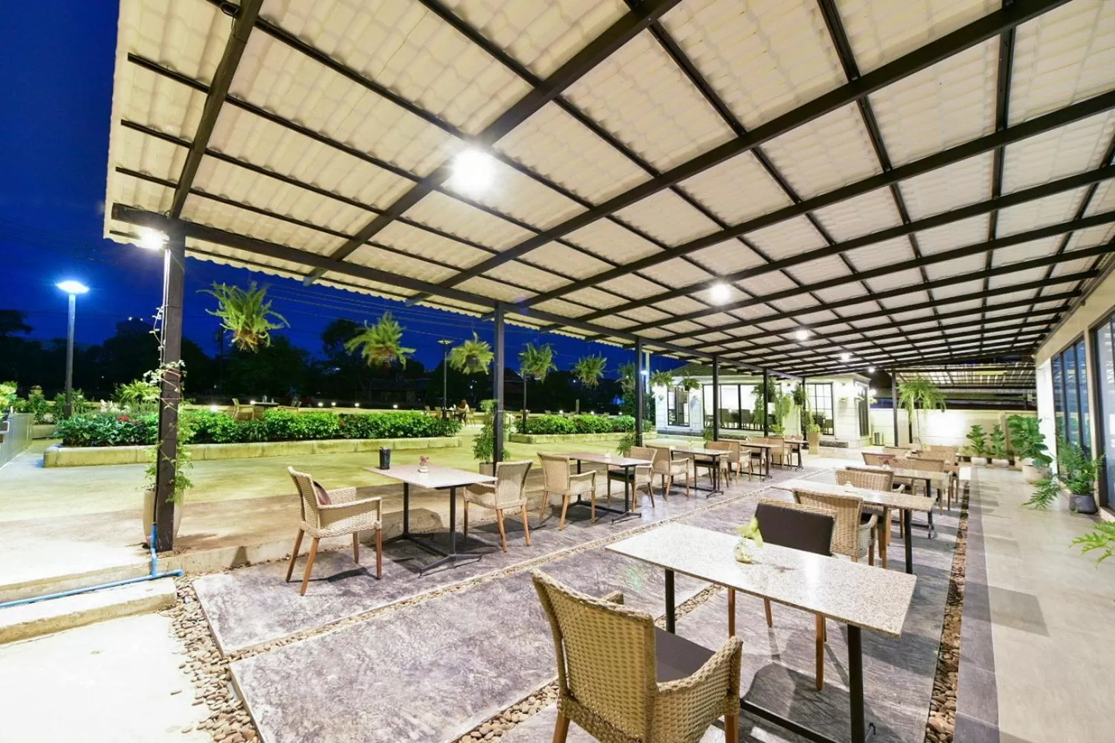 Restaurant/places to eat in NORN Rimklong Bangkok Hotel