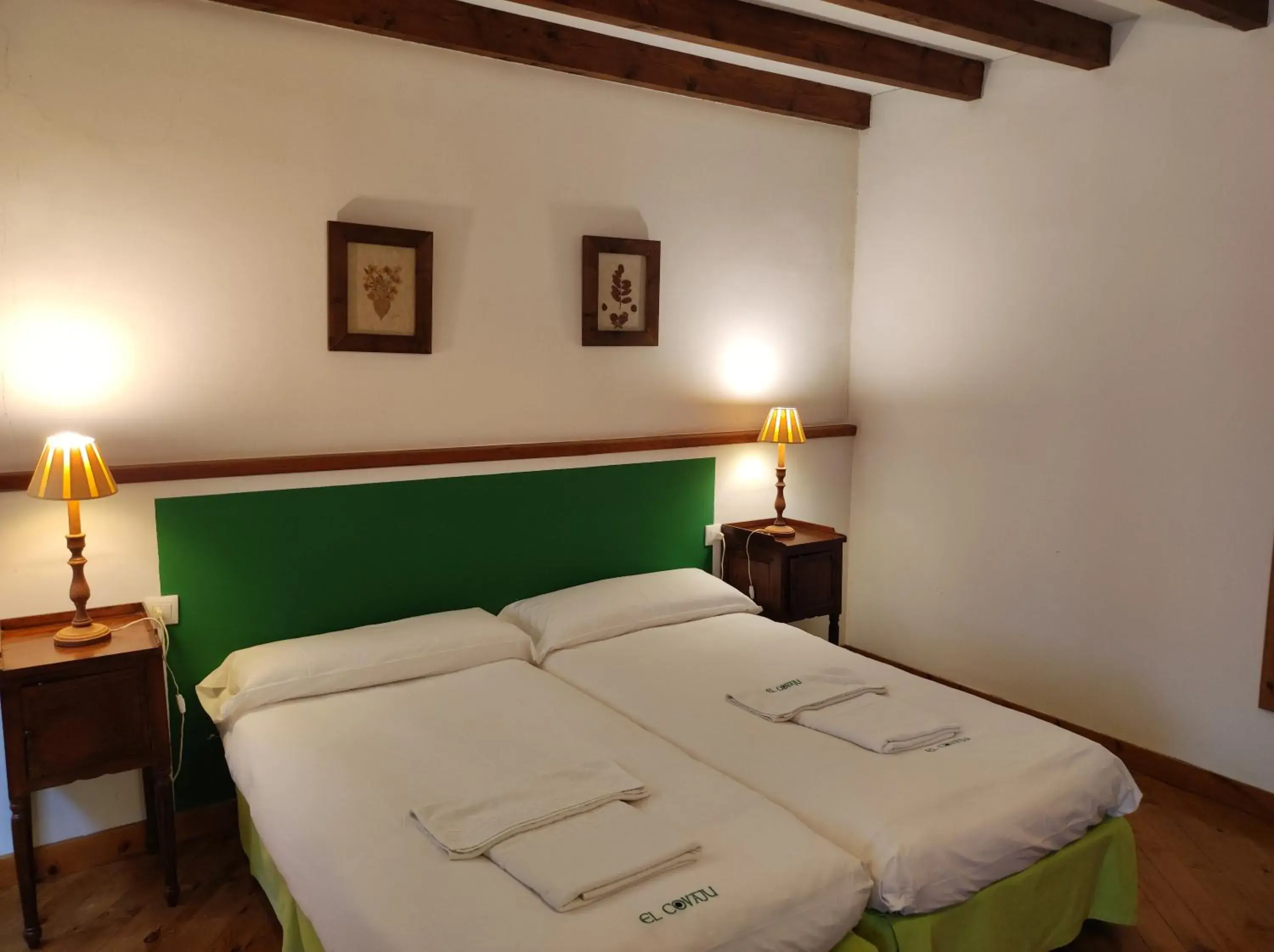 Bedroom, Bed in Viviendas Rurales El Covaju